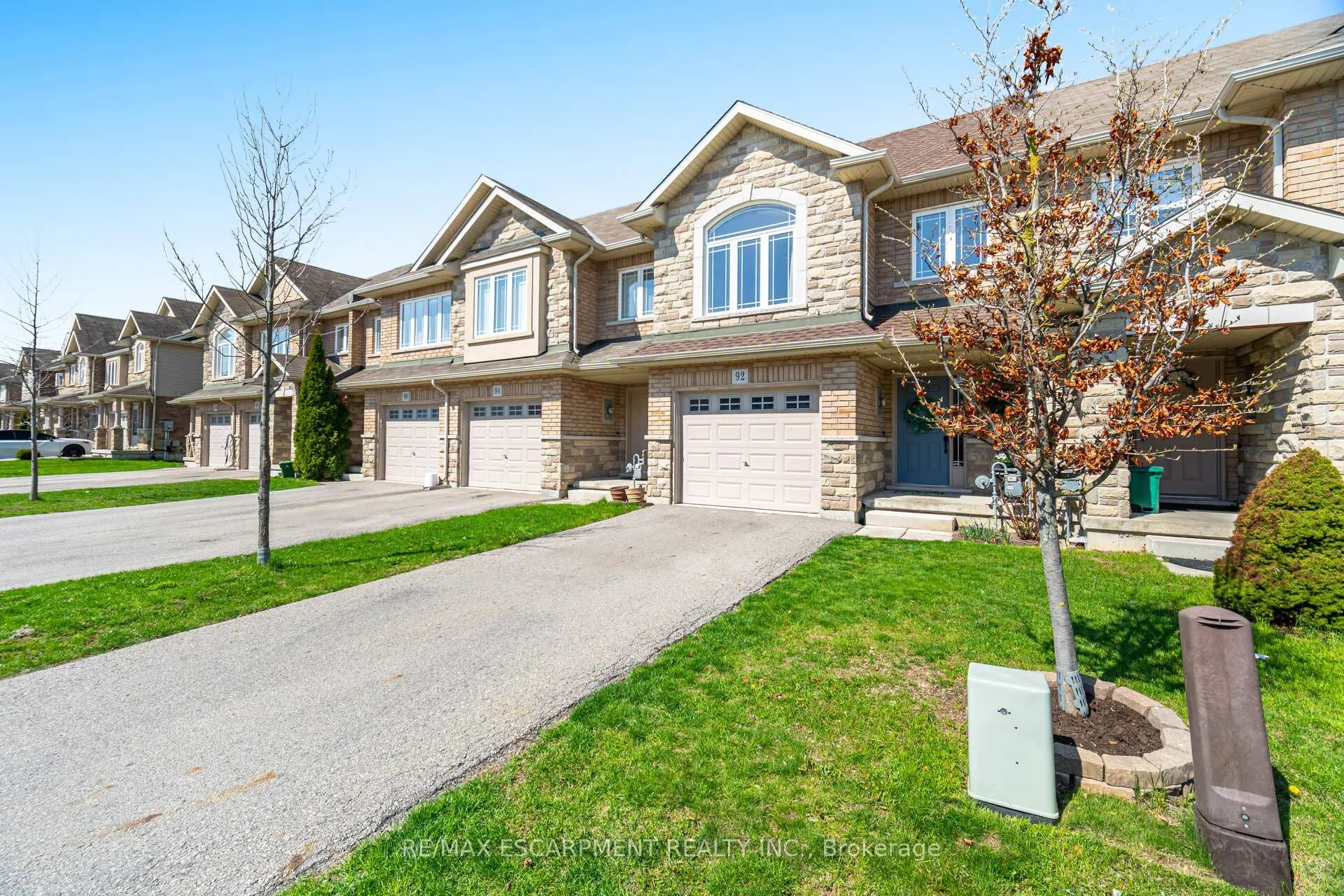 Photo 2 of 92 Celestial Crescent, Hamilton, Rural Glanbrook — HOMEH