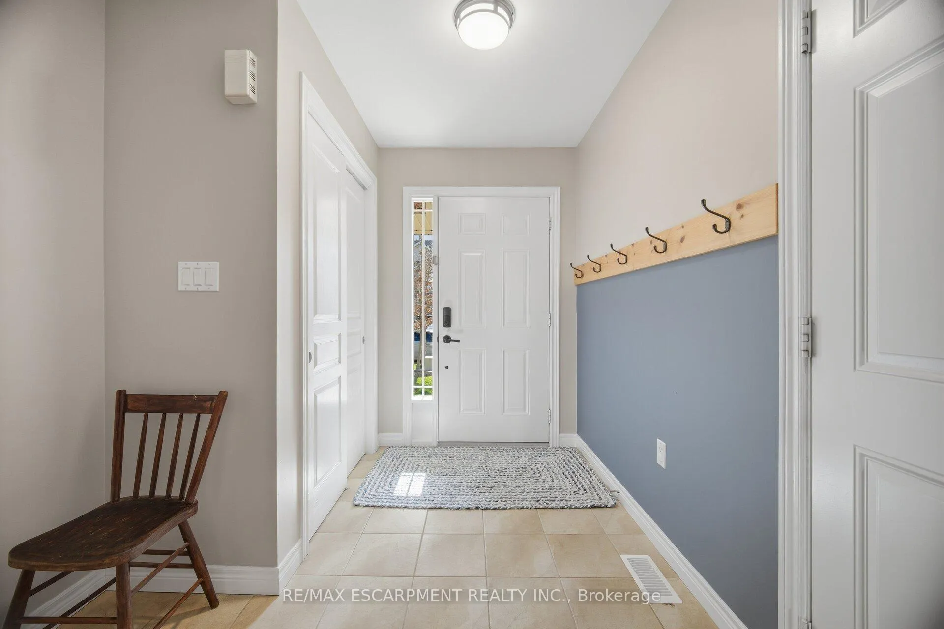 Photo 4 of 92 Celestial Crescent, Hamilton, Rural Glanbrook — HOMEH