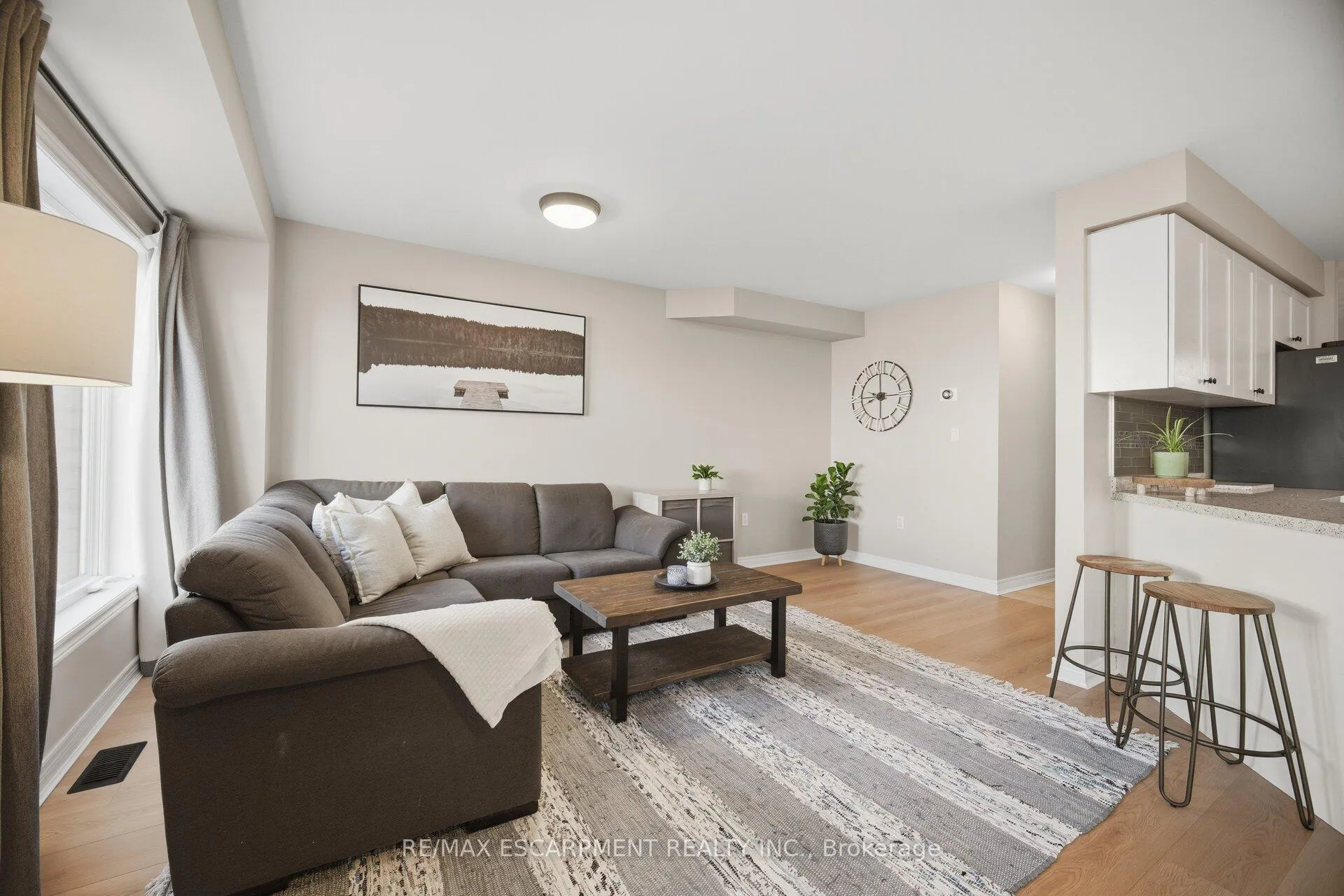 Photo 6 of 92 Celestial Crescent, Hamilton, Rural Glanbrook — HOMEH