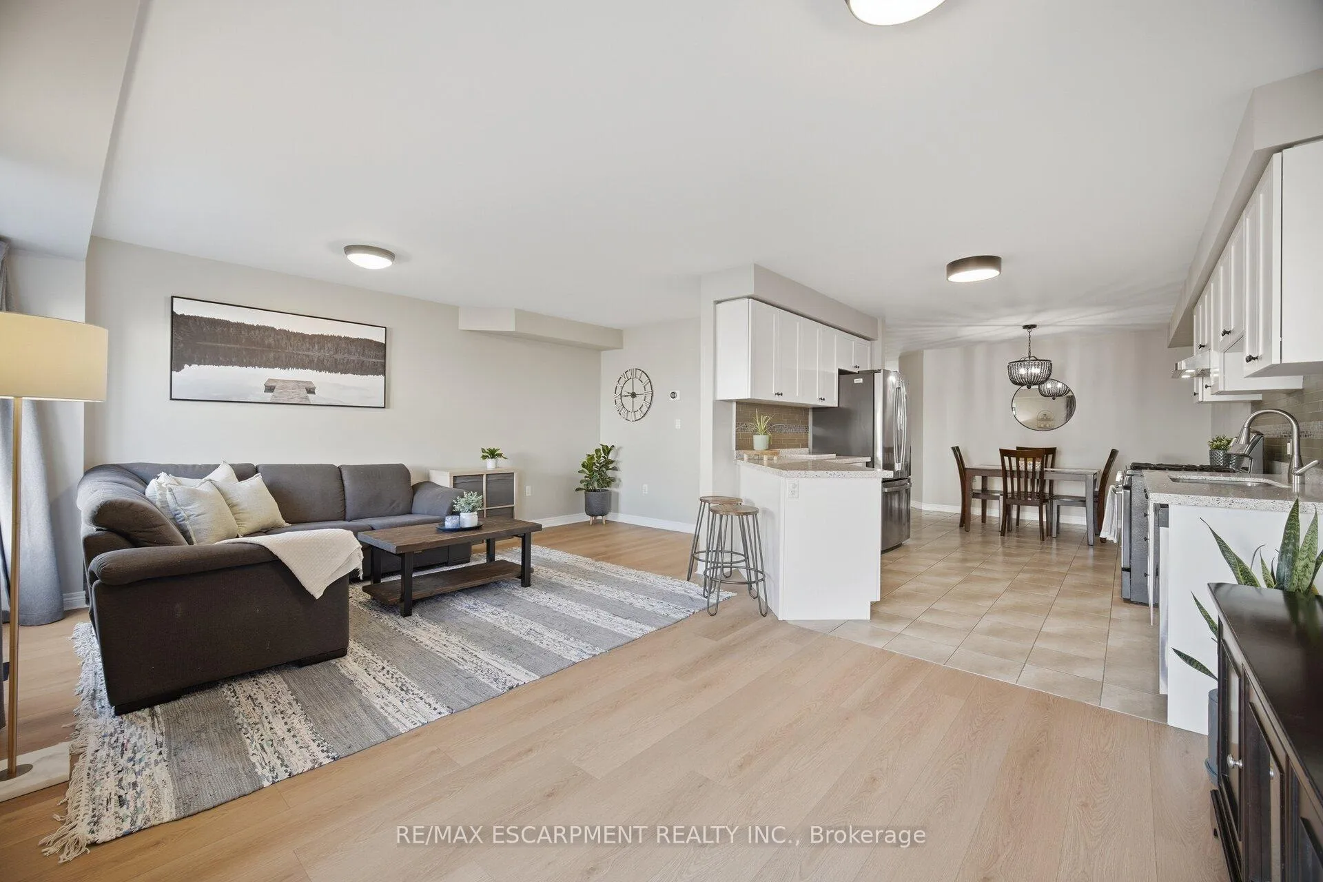 Photo 12 of 92 Celestial Crescent, Hamilton, Rural Glanbrook — HOMEH