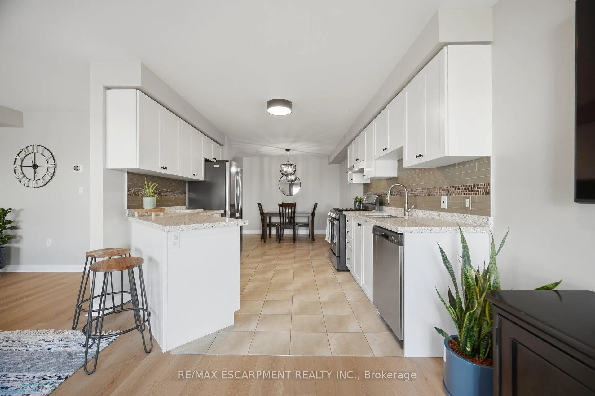 Photo 13 of 92 Celestial Crescent, Hamilton, Rural Glanbrook — HOMEH