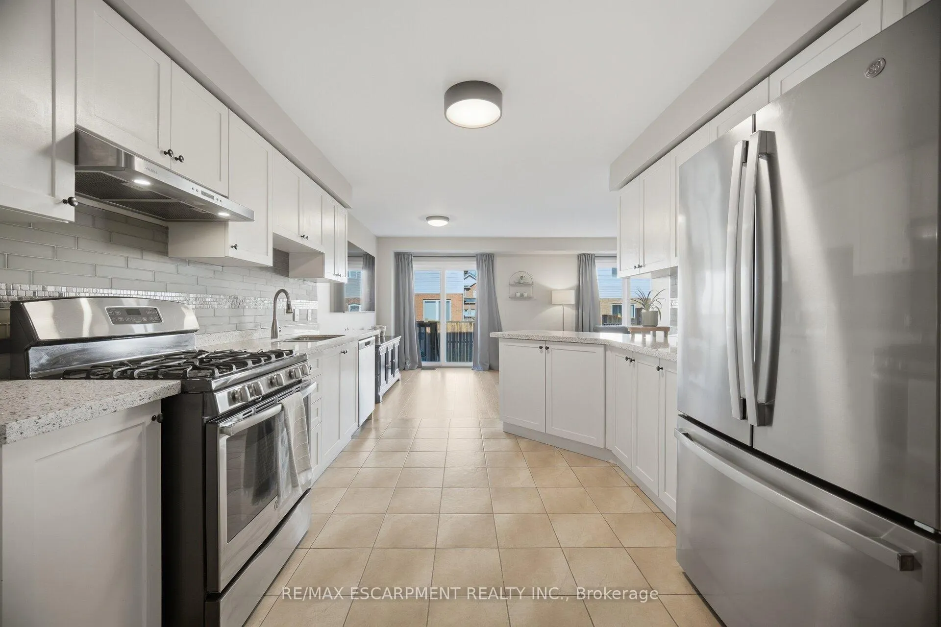 Photo 14 of 92 Celestial Crescent, Hamilton, Rural Glanbrook — HOMEH