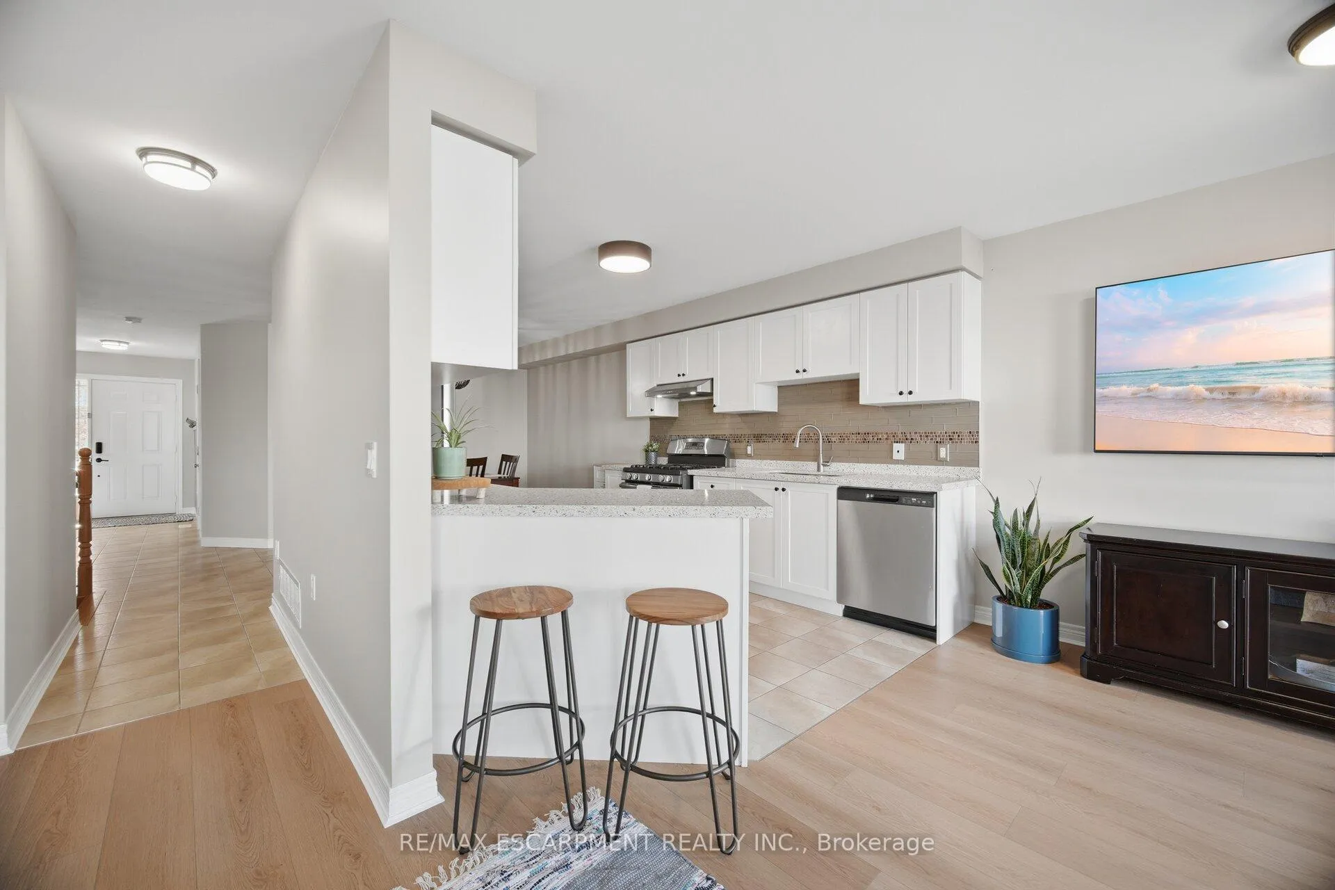 Photo 15 of 92 Celestial Crescent, Hamilton, Rural Glanbrook — HOMEH