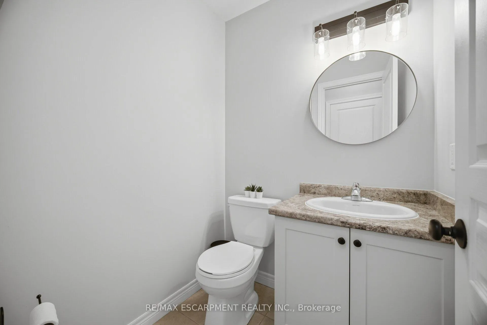 Photo 21 of 92 Celestial Crescent, Hamilton, Rural Glanbrook — HOMEH