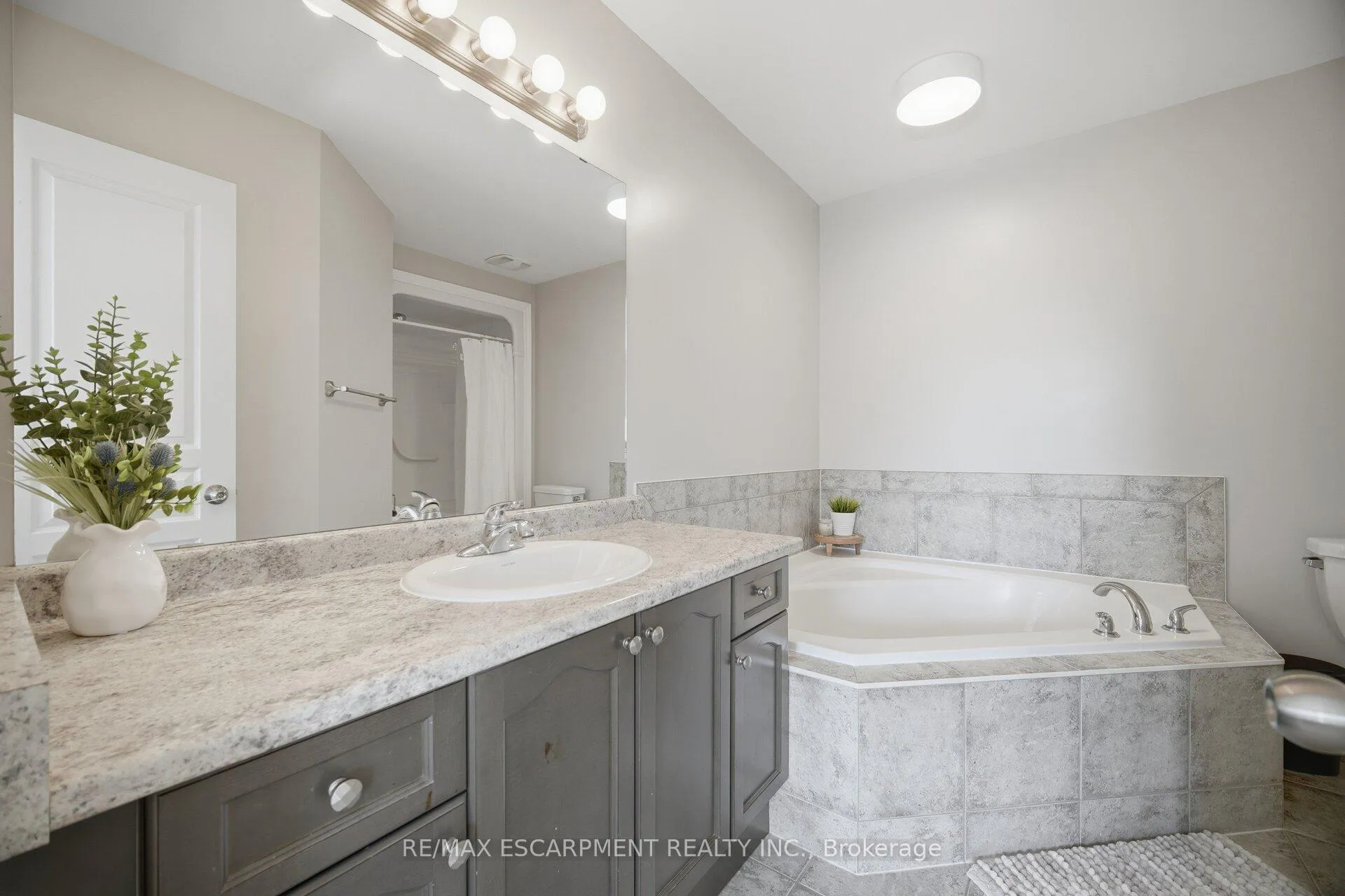 Photo 29 of 92 Celestial Crescent, Hamilton, Rural Glanbrook — HOMEH