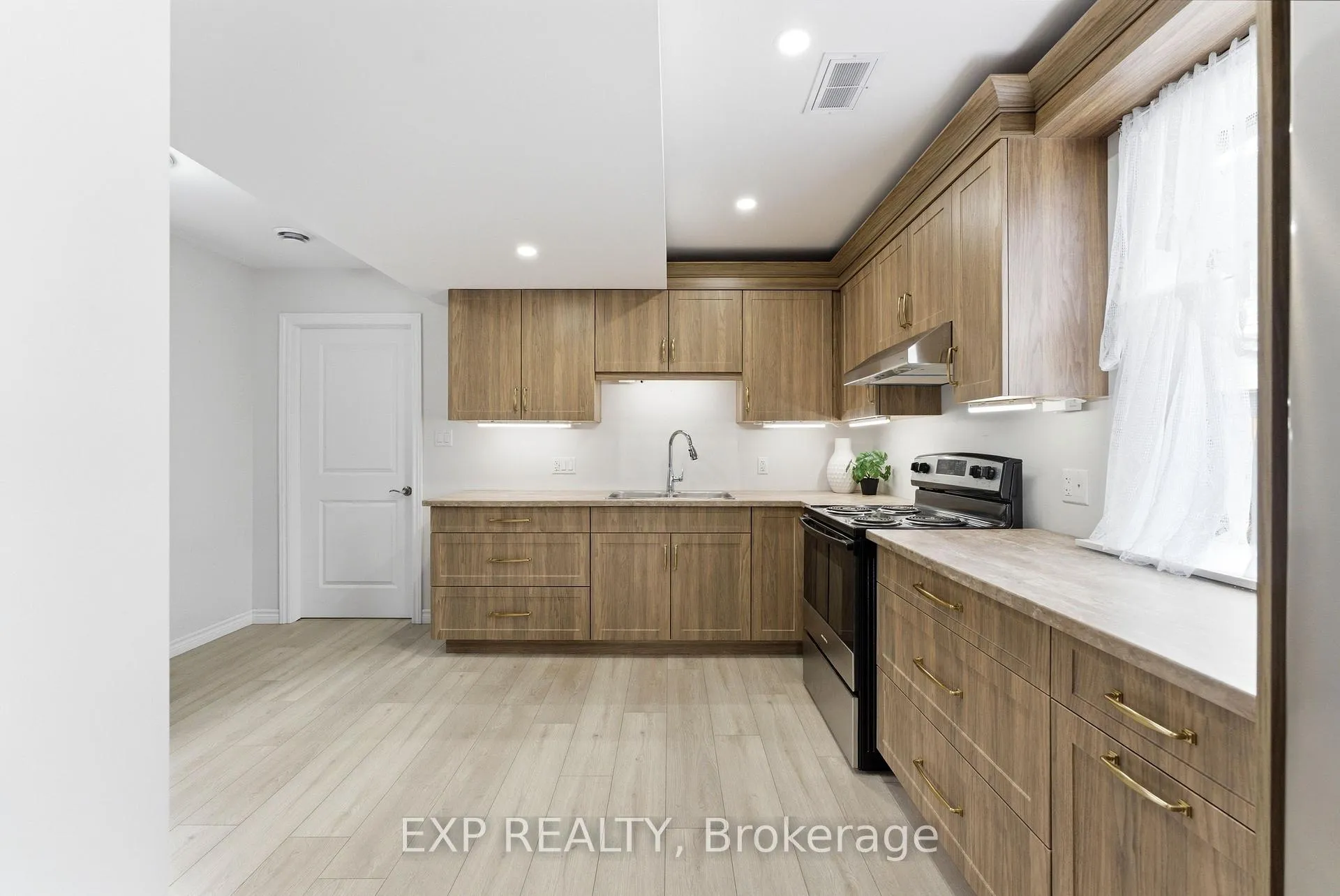 Photo 6 of 68 Moira Street E, Belleville, Belleville Ward — HOMEH