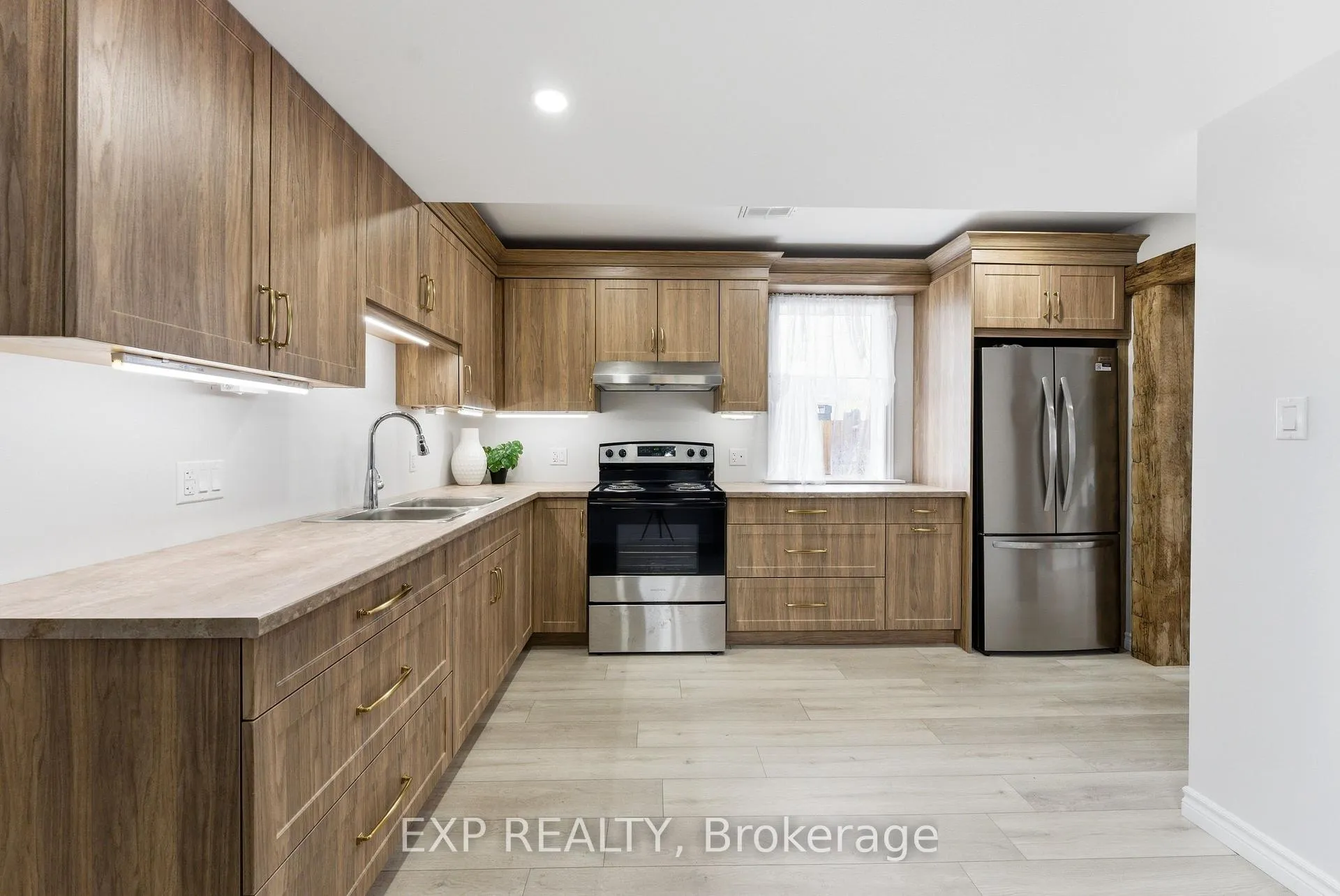 Photo 7 of 68 Moira Street E, Belleville, Belleville Ward — HOMEH