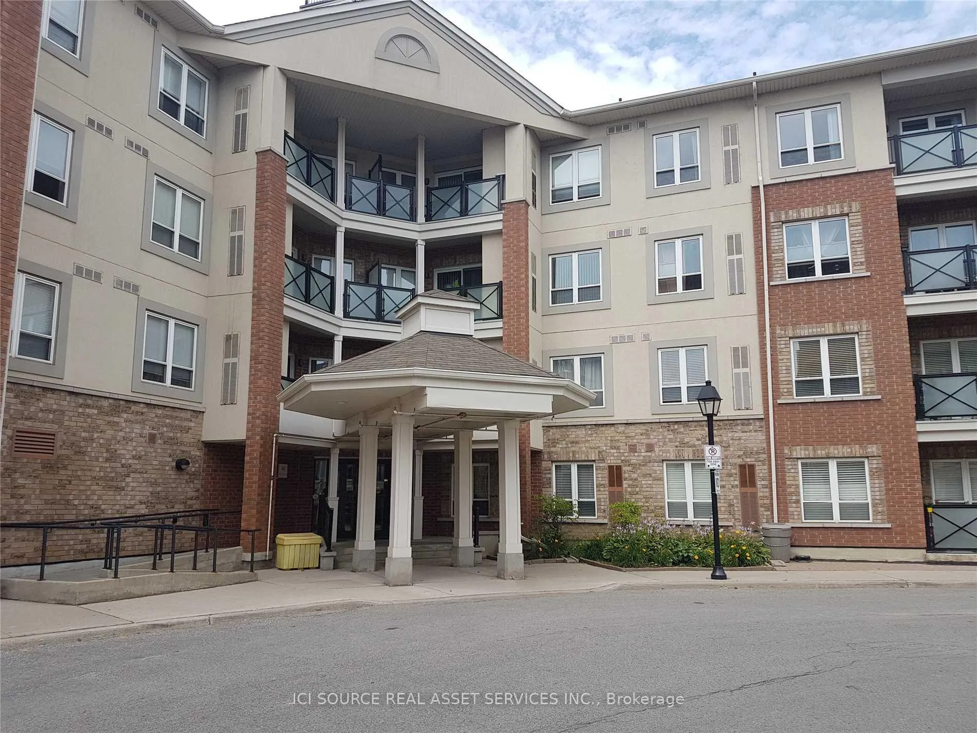 Front of Unit 427, 60 Mendelssohn Street E