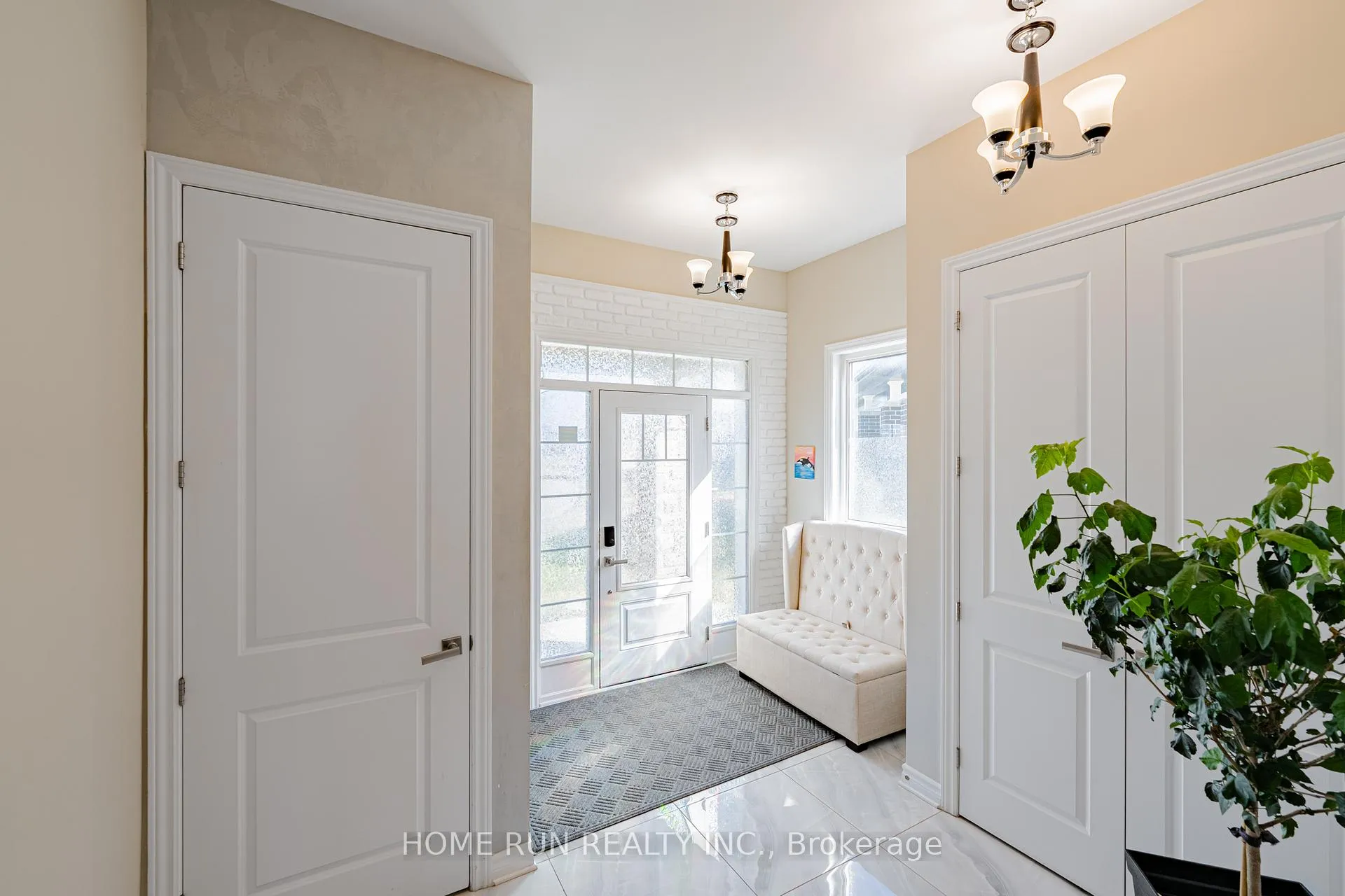 Photo 2 of 110 Discovery Crescent, Ottawa, Stittsville (North) — HOMEH