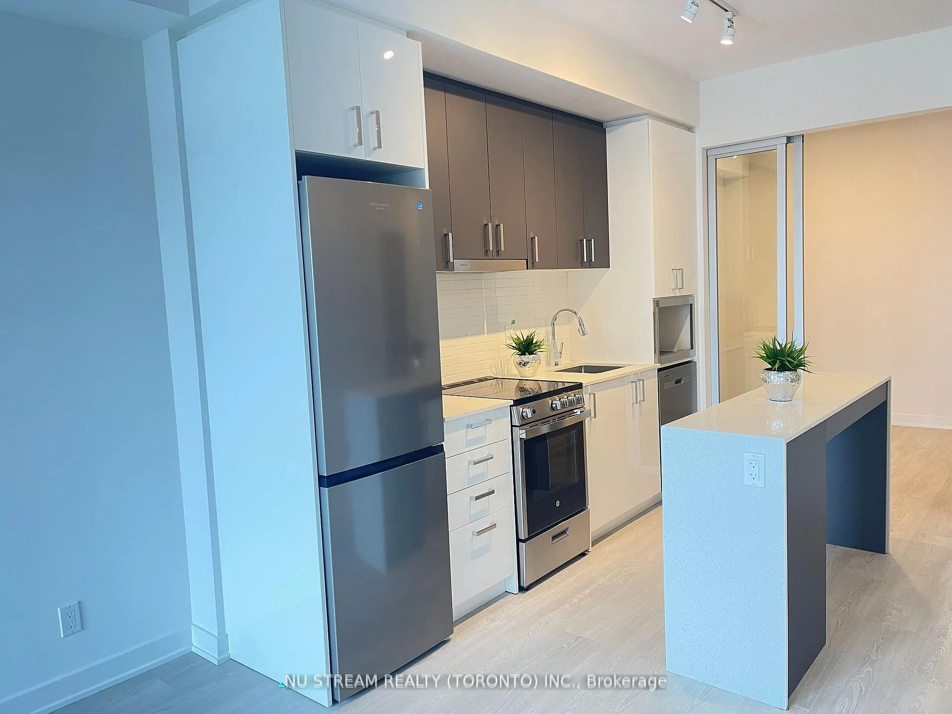 Photo 6 of Unit 2509, 50 Upper Mall Way, Vaughan, Brownridge — HOMEH