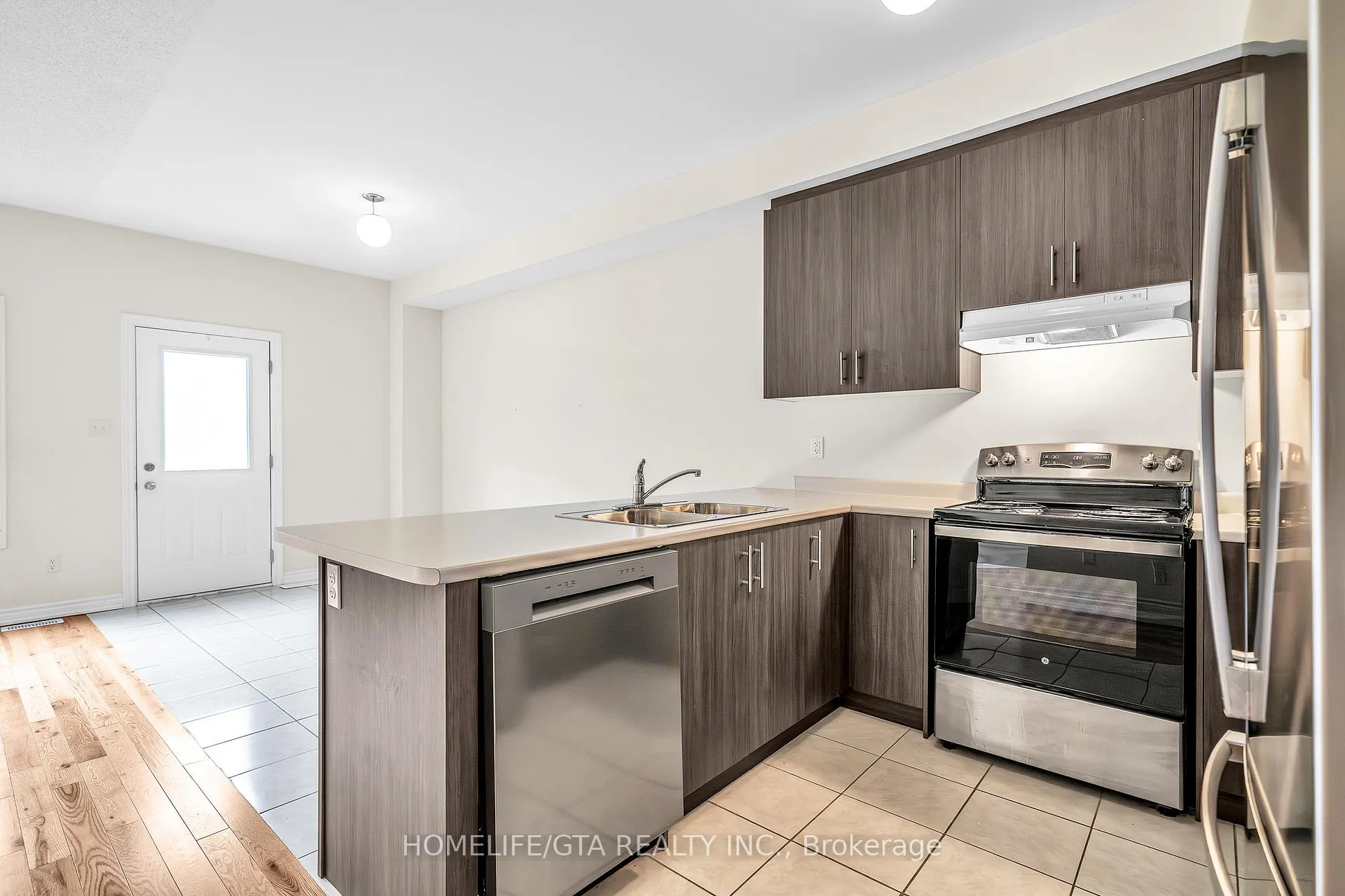 Photo 12 of 1112 Cameo Street, Pickering, Rural Pickering — HOMEH
