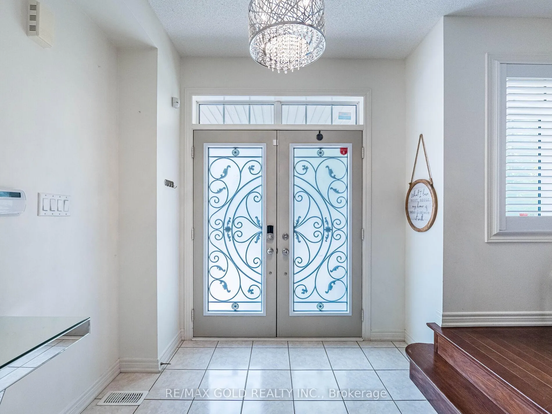 Photo 4 of 18 Divinity Circle, Brampton, Northwest Brampton — HOMEH