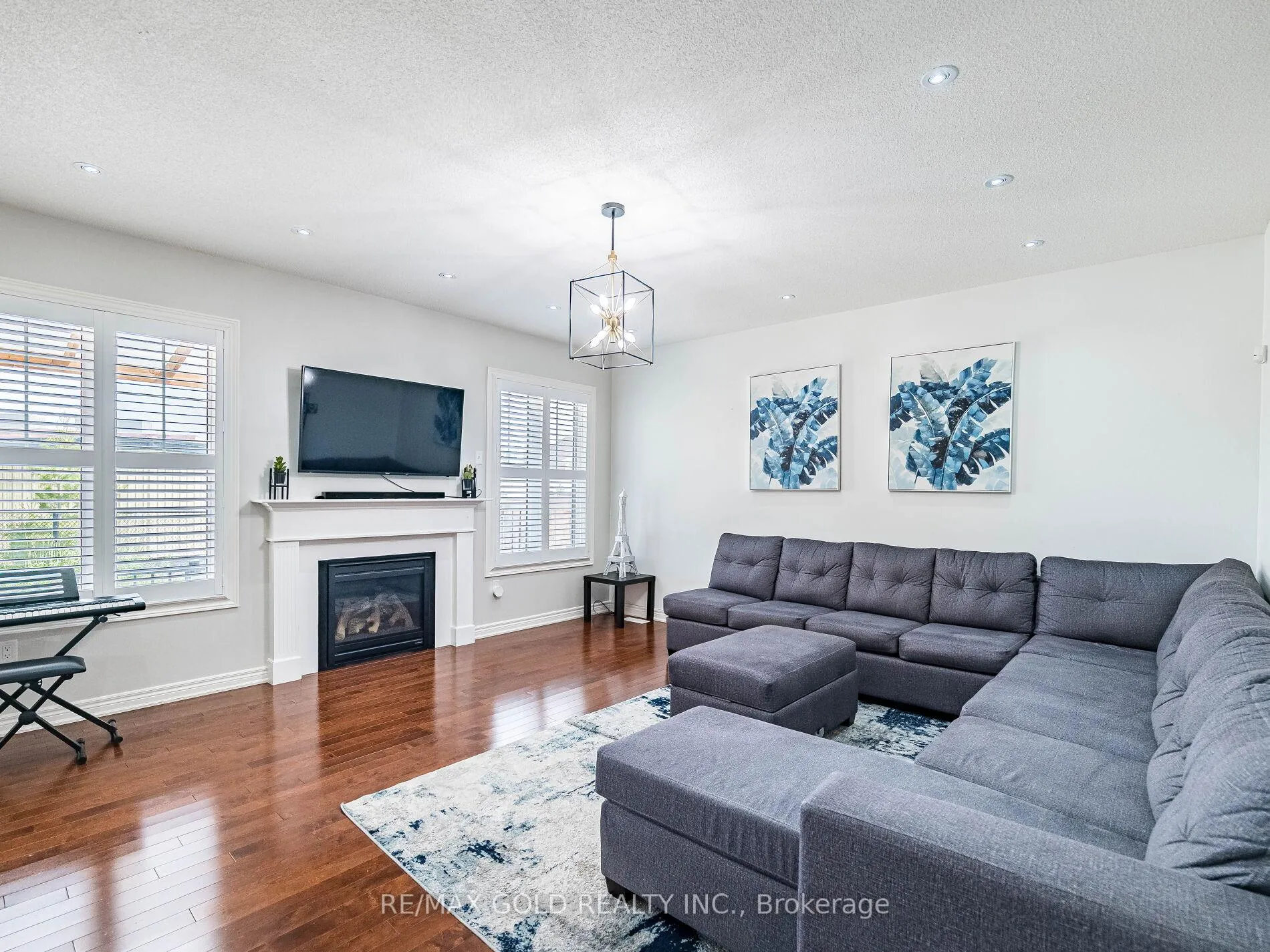 Photo 7 of 18 Divinity Circle, Brampton, Northwest Brampton — HOMEH
