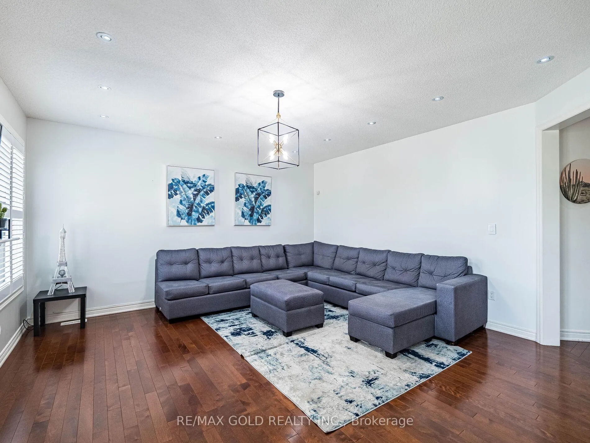 Photo 8 of 18 Divinity Circle, Brampton, Northwest Brampton — HOMEH