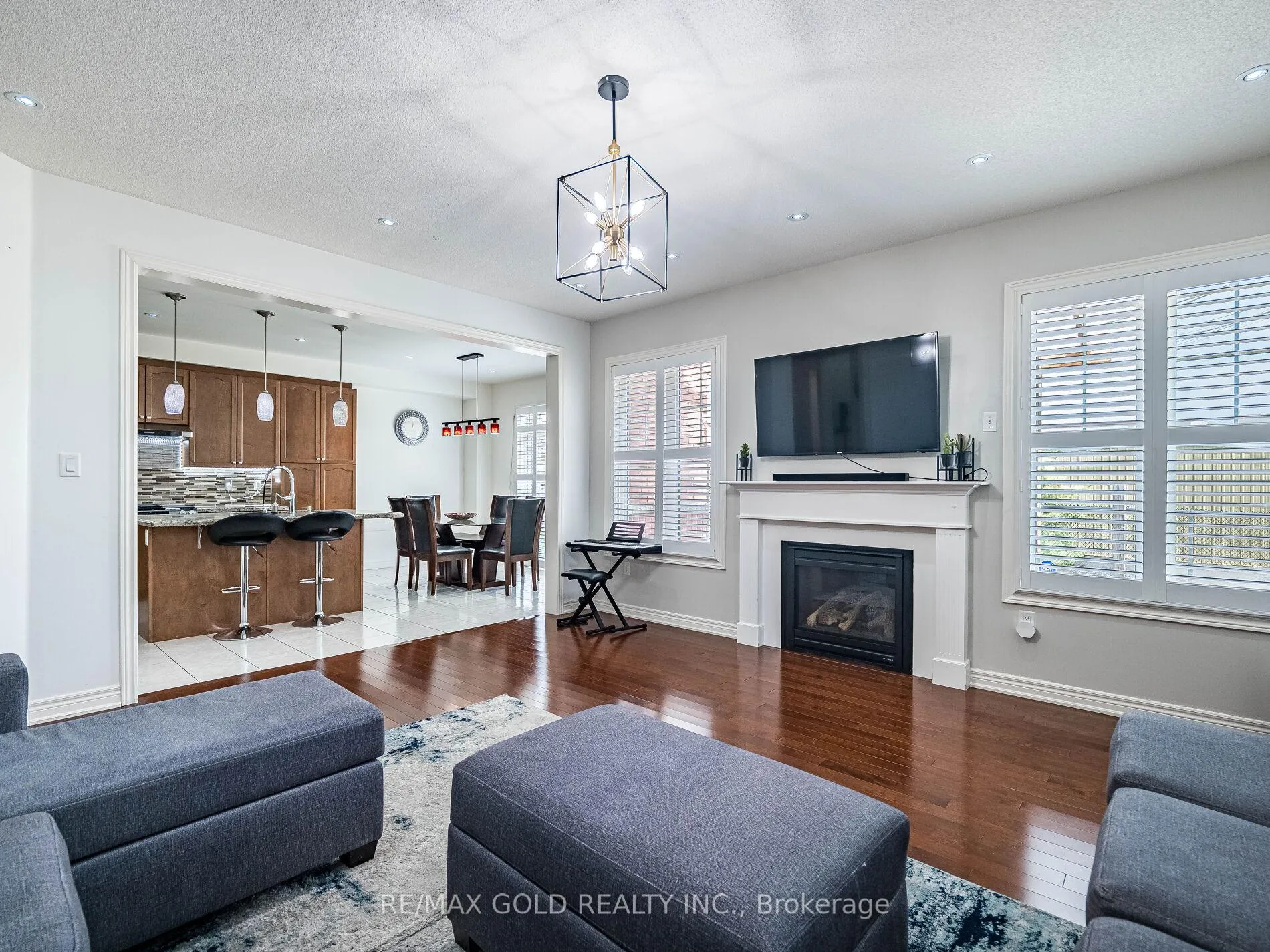 Photo 10 of 18 Divinity Circle, Brampton, Northwest Brampton — HOMEH