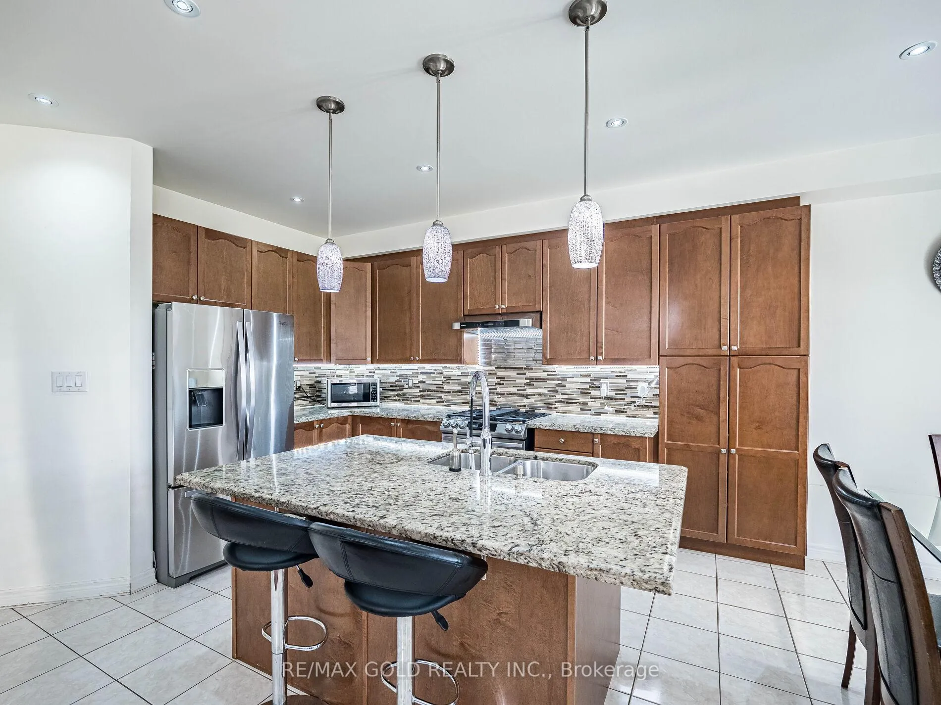 Photo 15 of 18 Divinity Circle, Brampton, Northwest Brampton — HOMEH