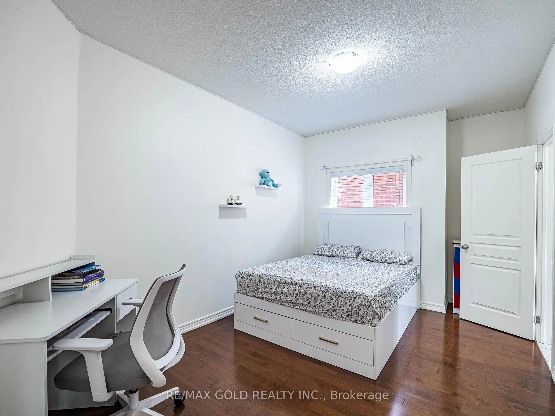 Photo 24 of 18 Divinity Circle, Brampton, Northwest Brampton — HOMEH