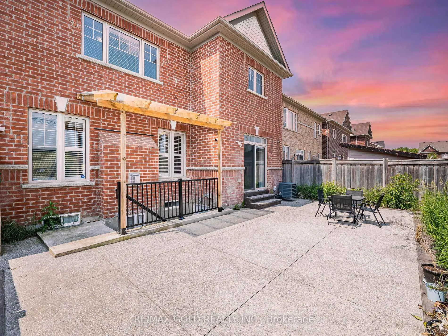Photo 39 of 18 Divinity Circle, Brampton, Northwest Brampton — HOMEH