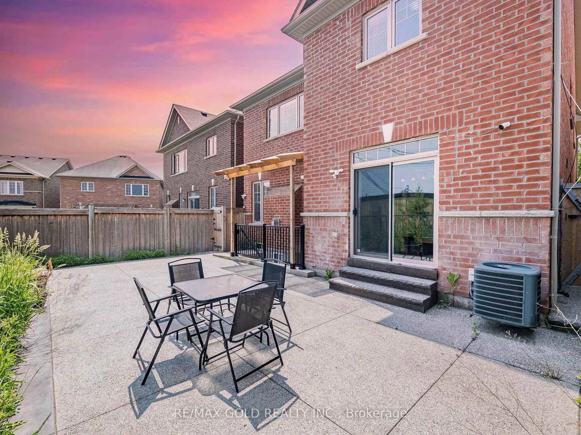 Photo 40 of 18 Divinity Circle, Brampton, Northwest Brampton — HOMEH