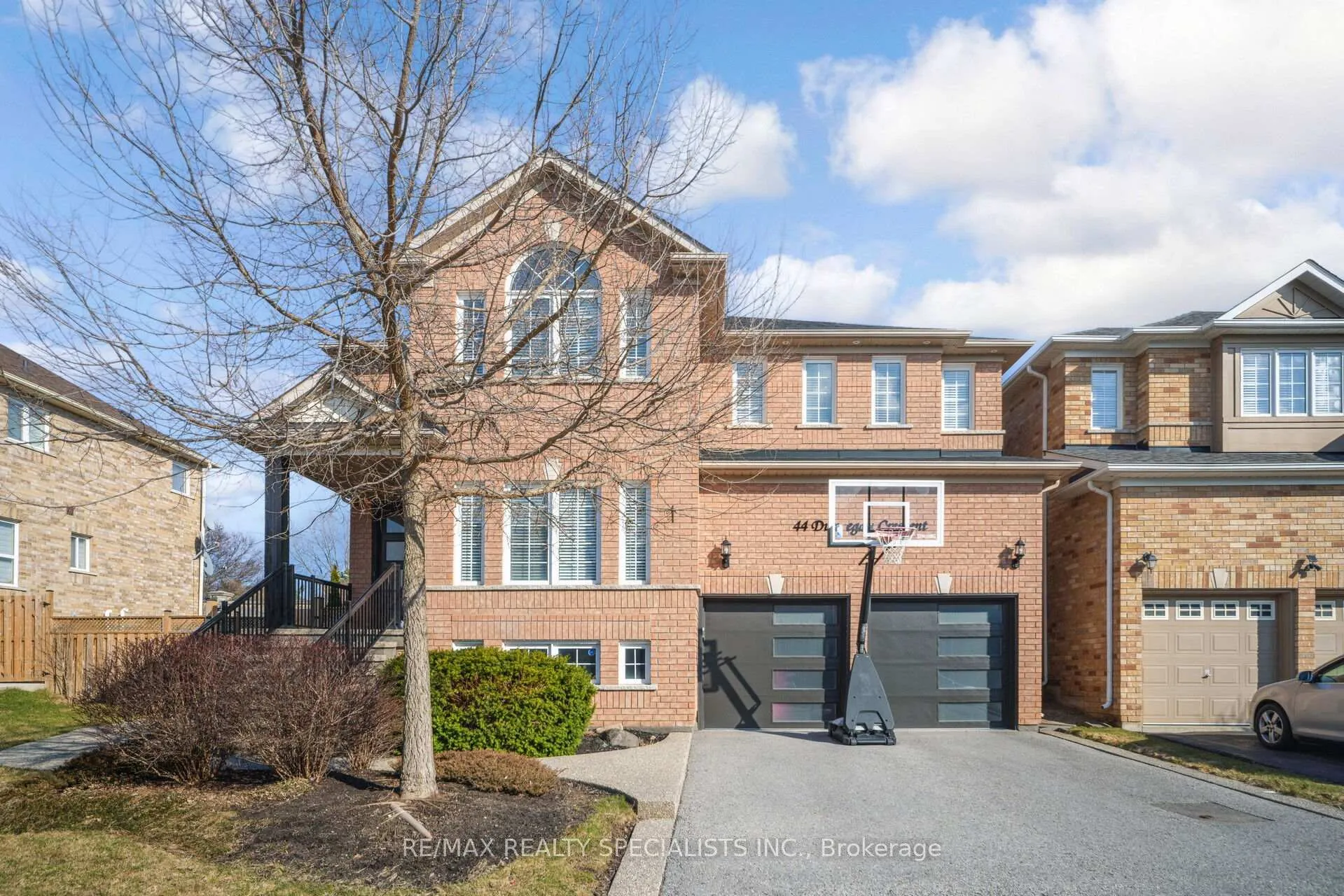 Photo 2 of 44 Dunvegan Crescent, Brampton, Fletcher's Meadow — HOMEH