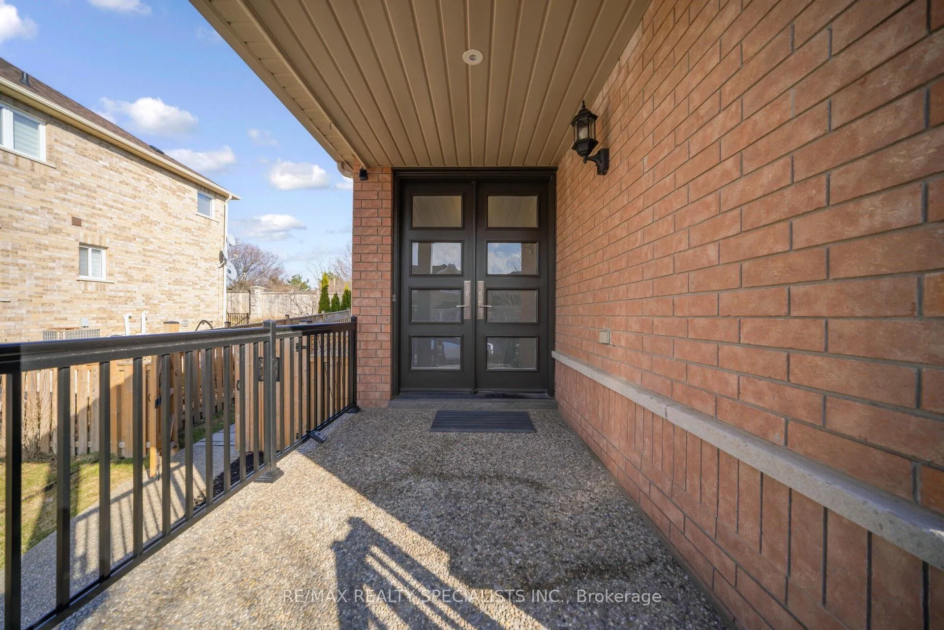 Photo 3 of 44 Dunvegan Crescent, Brampton, Fletcher's Meadow — HOMEH