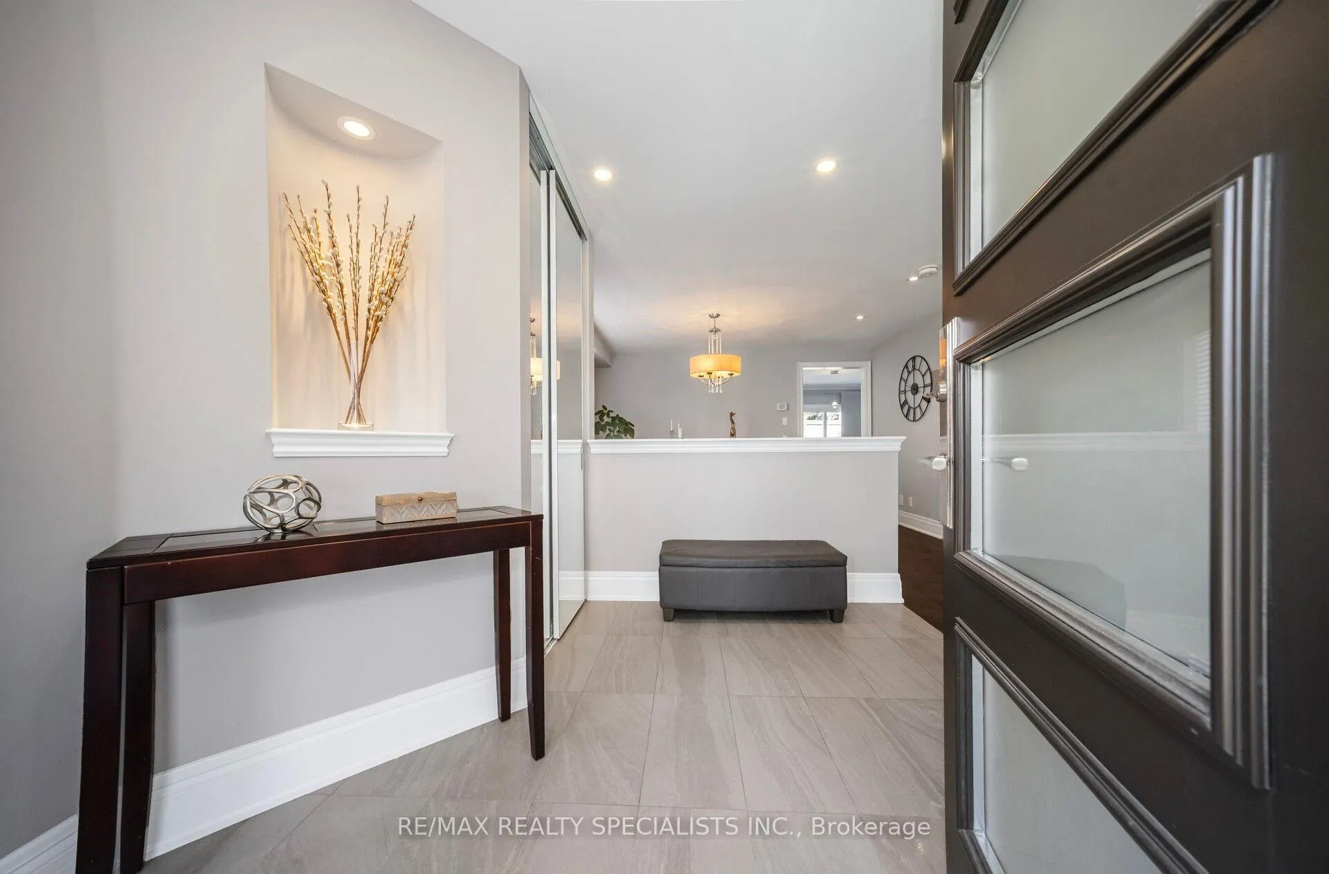 Photo 4 of 44 Dunvegan Crescent, Brampton, Fletcher's Meadow — HOMEH