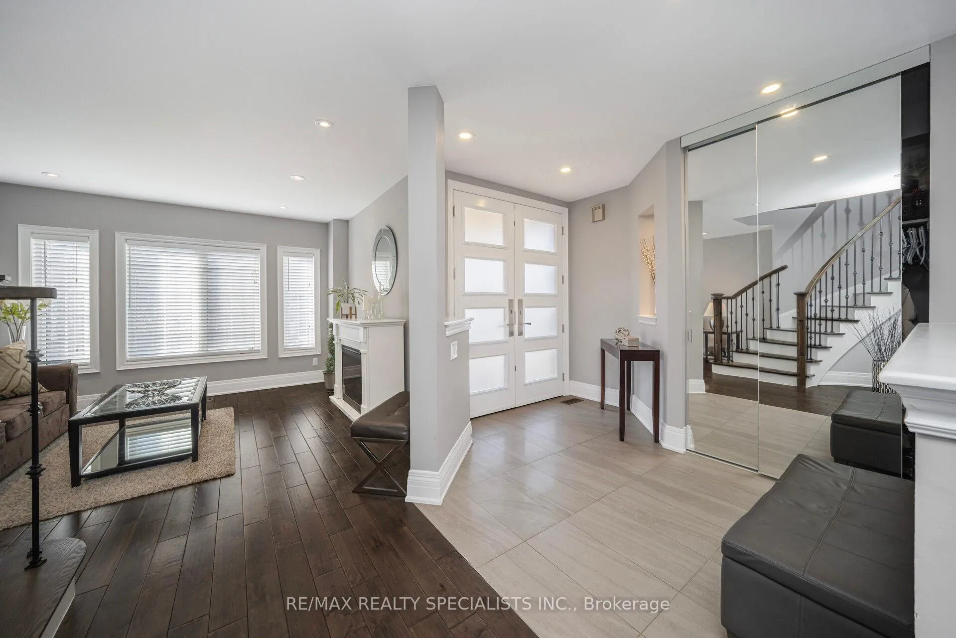 Photo 5 of 44 Dunvegan Crescent, Brampton, Fletcher's Meadow — HOMEH