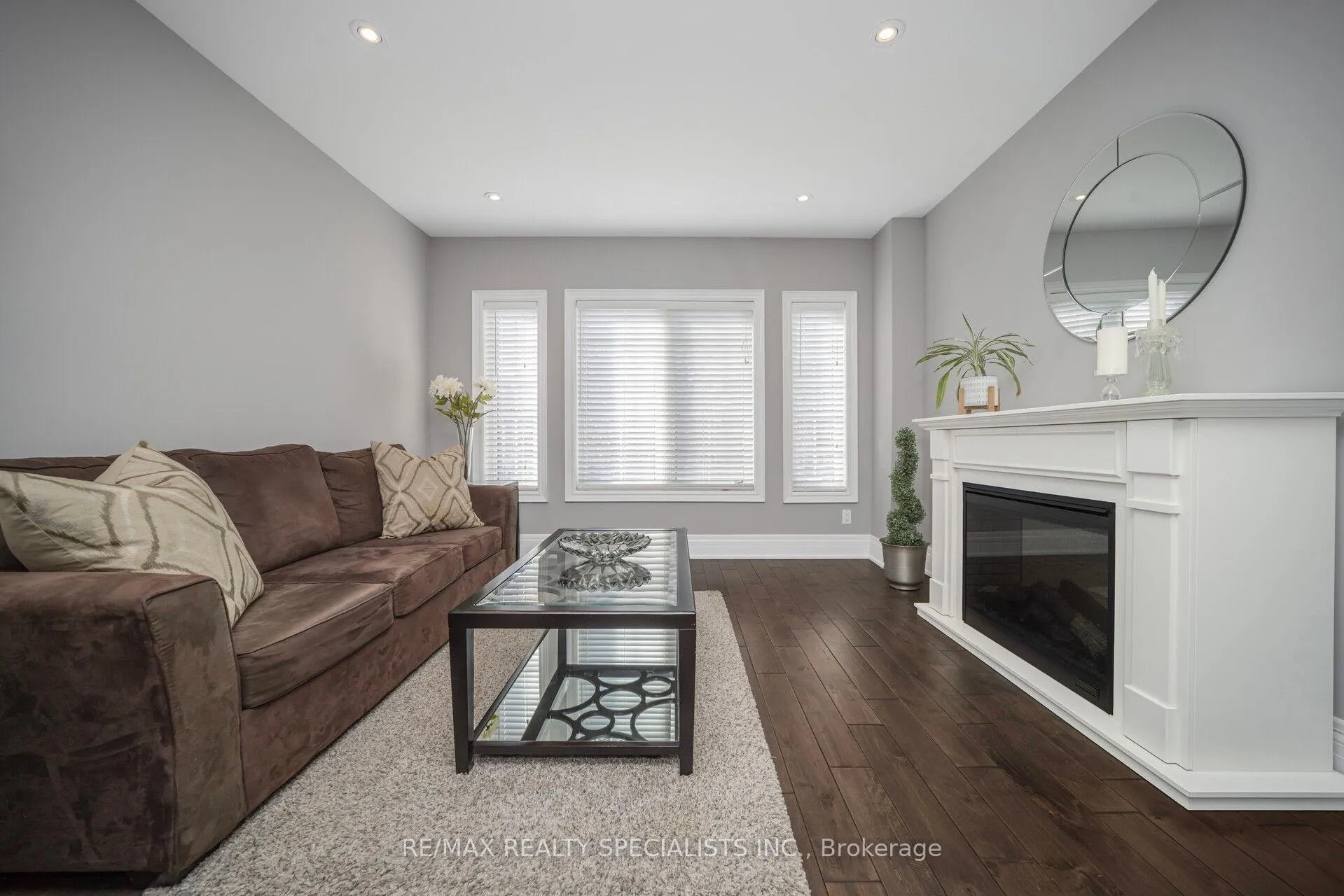 Photo 8 of 44 Dunvegan Crescent, Brampton, Fletcher's Meadow — HOMEH