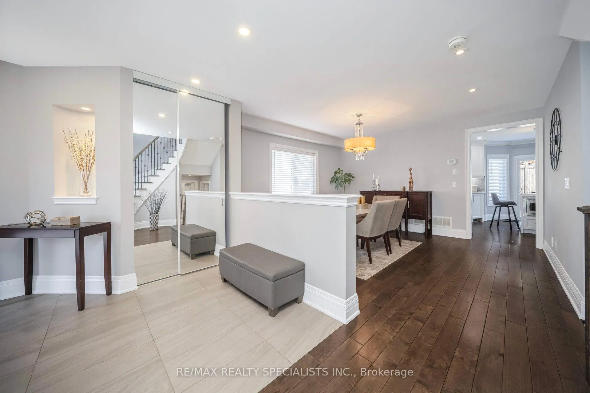 Photo 10 of 44 Dunvegan Crescent, Brampton, Fletcher's Meadow — HOMEH