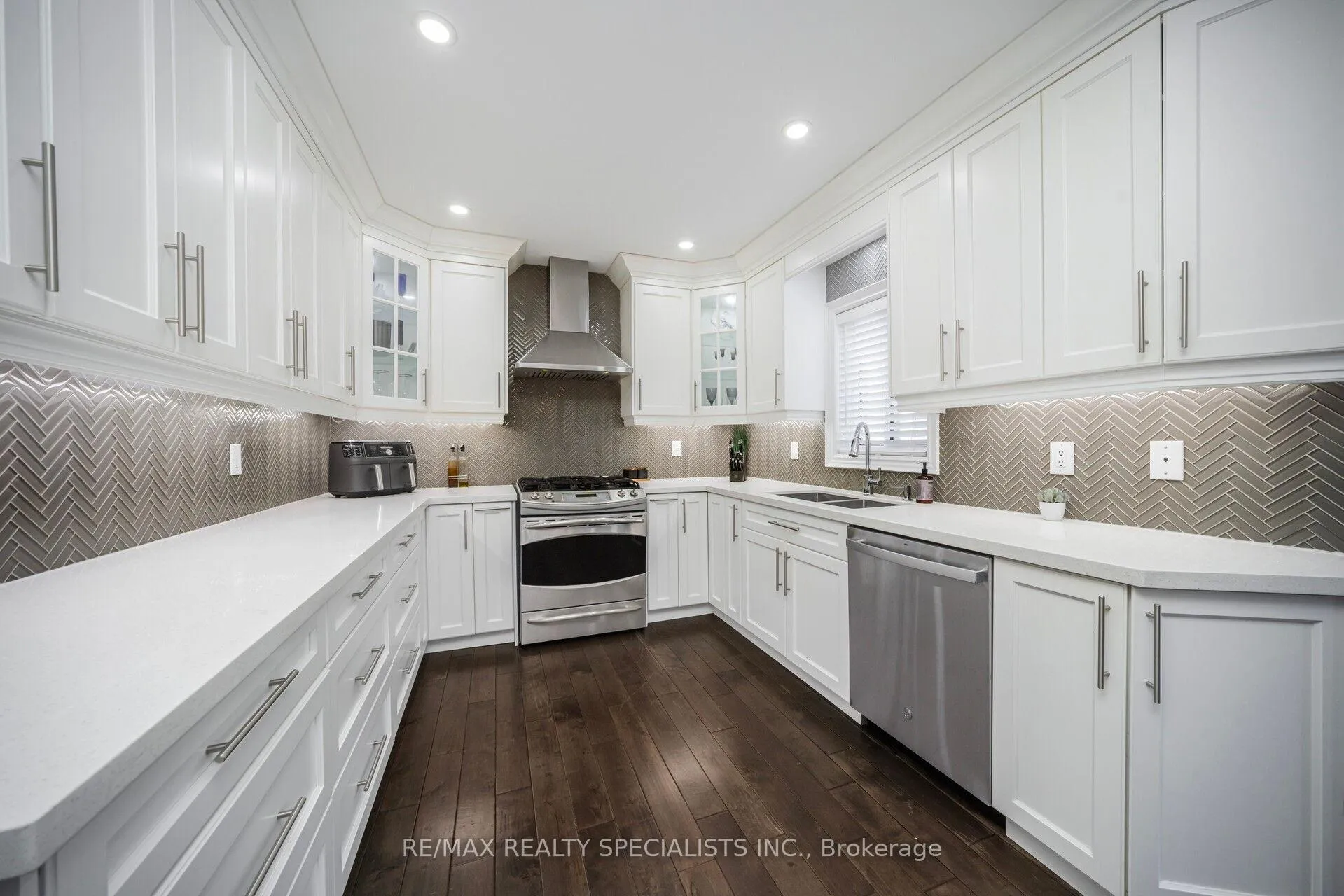 Photo 15 of 44 Dunvegan Crescent, Brampton, Fletcher's Meadow — HOMEH