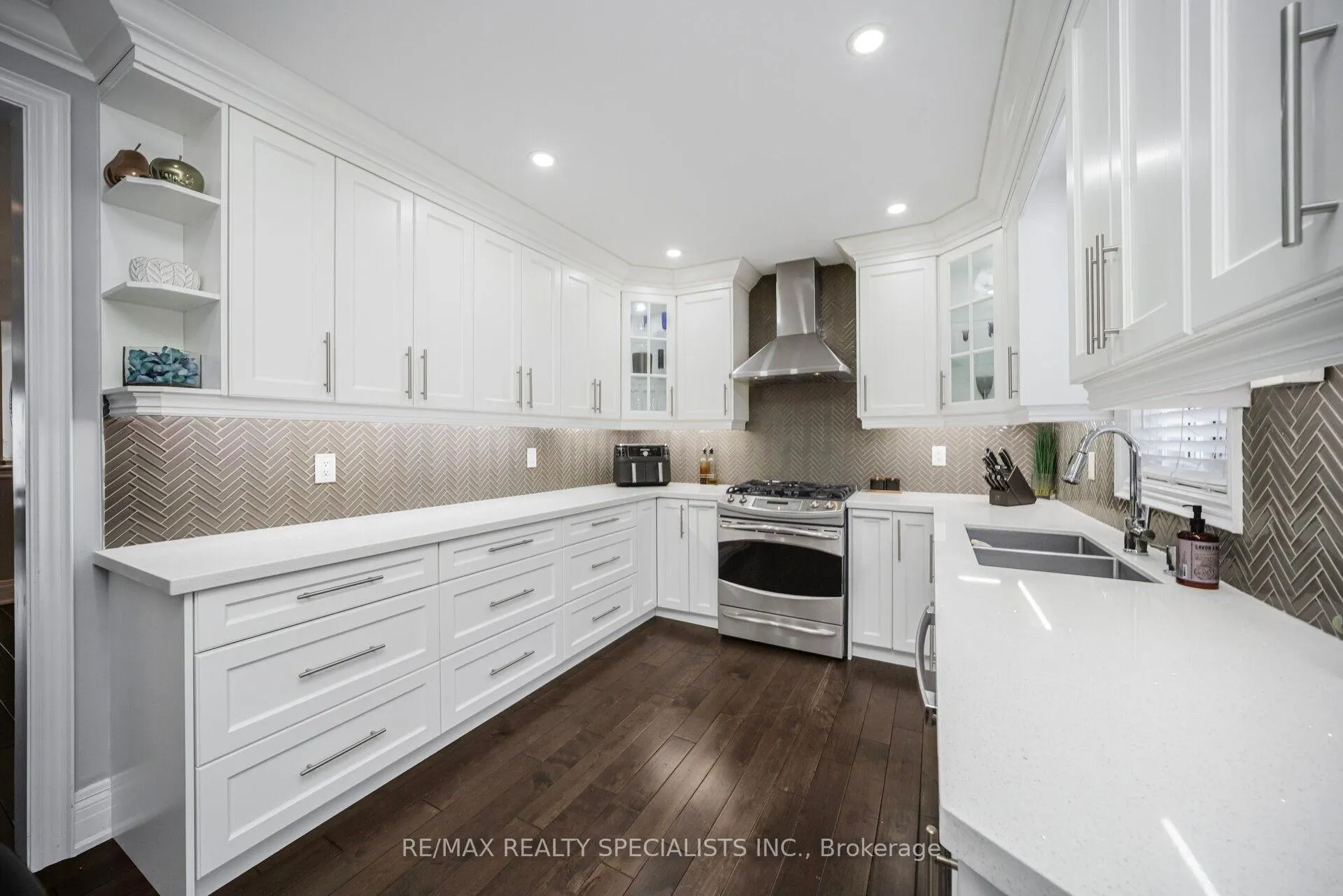 Photo 16 of 44 Dunvegan Crescent, Brampton, Fletcher's Meadow — HOMEH