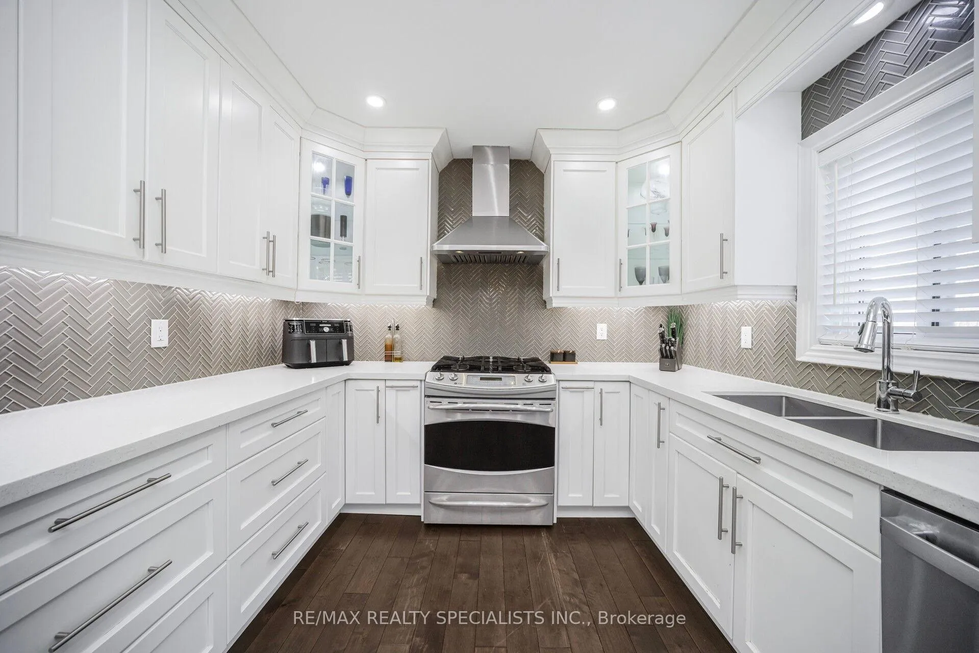 Photo 17 of 44 Dunvegan Crescent, Brampton, Fletcher's Meadow — HOMEH