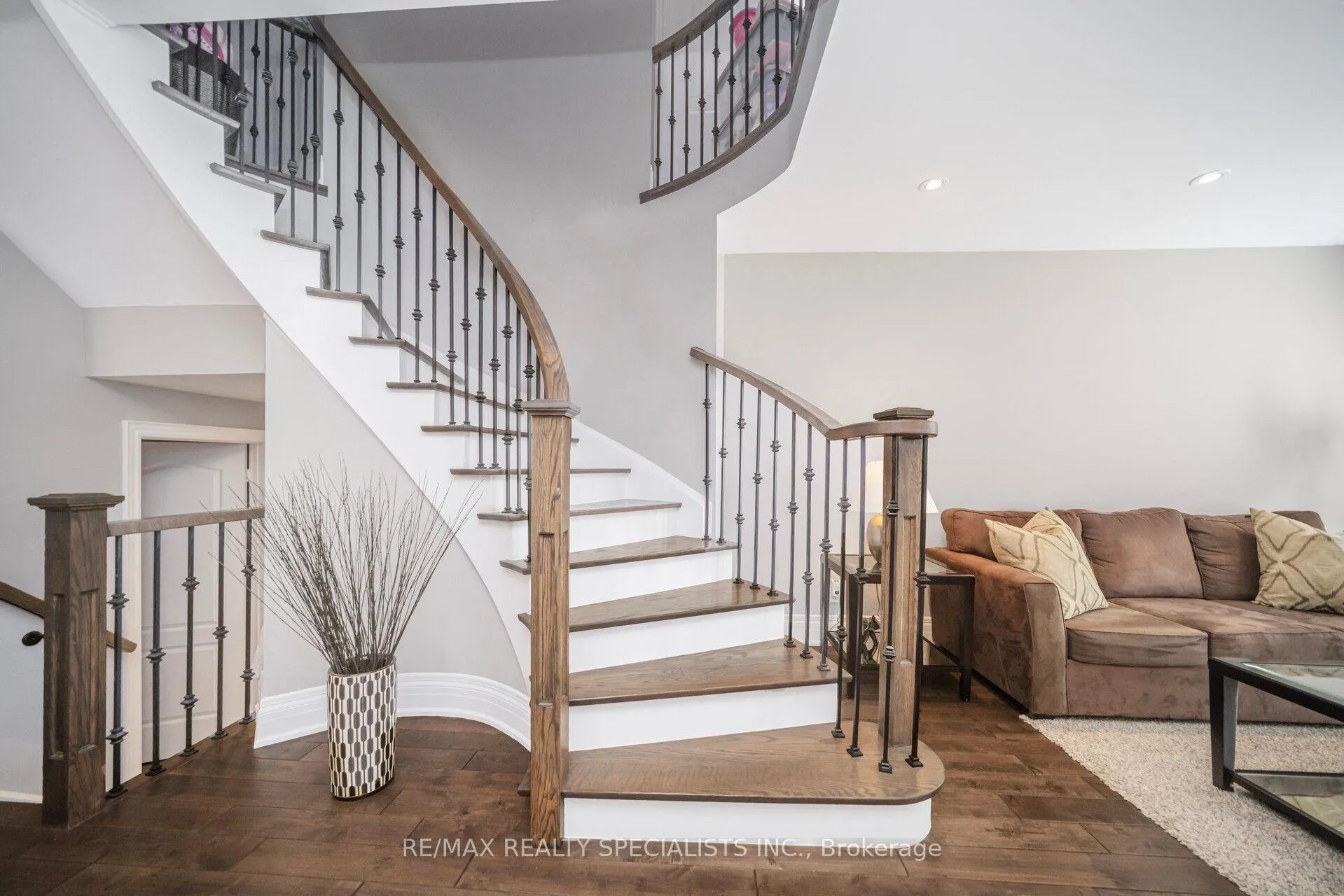 Photo 25 of 44 Dunvegan Crescent, Brampton, Fletcher's Meadow — HOMEH