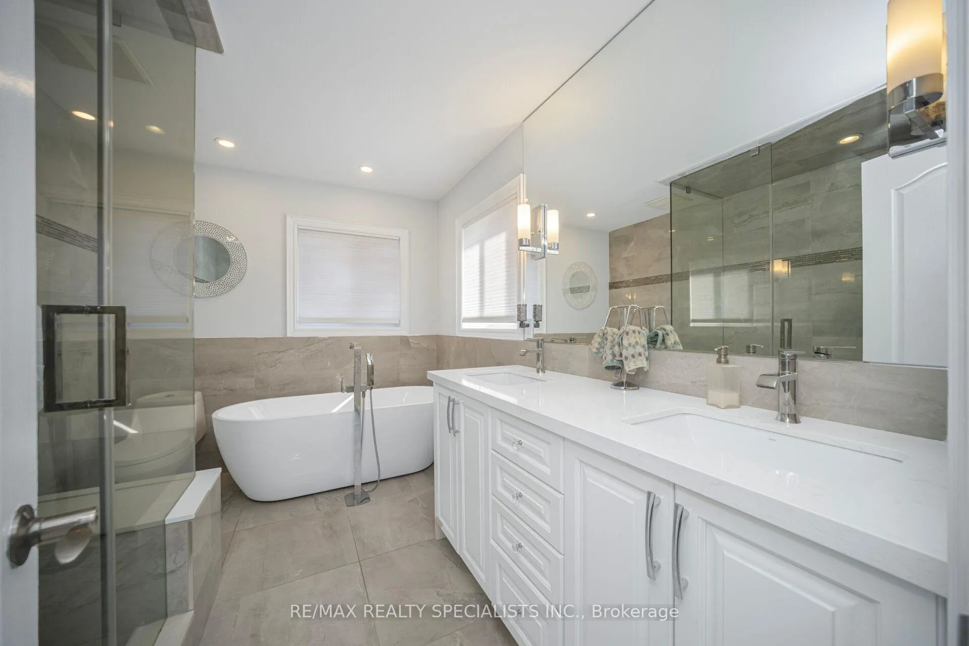 Photo 33 of 44 Dunvegan Crescent, Brampton, Fletcher's Meadow — HOMEH