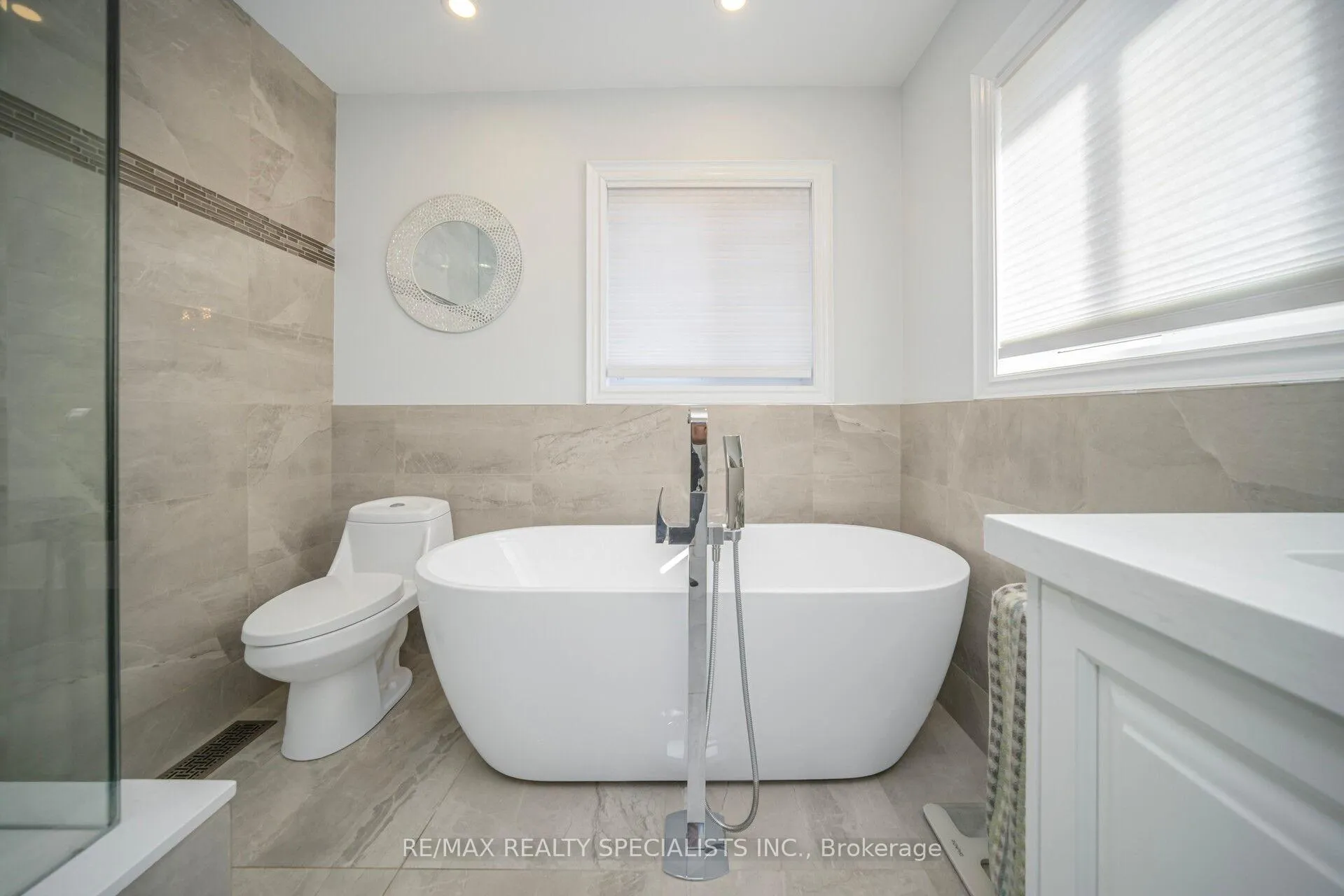 Photo 34 of 44 Dunvegan Crescent, Brampton, Fletcher's Meadow — HOMEH