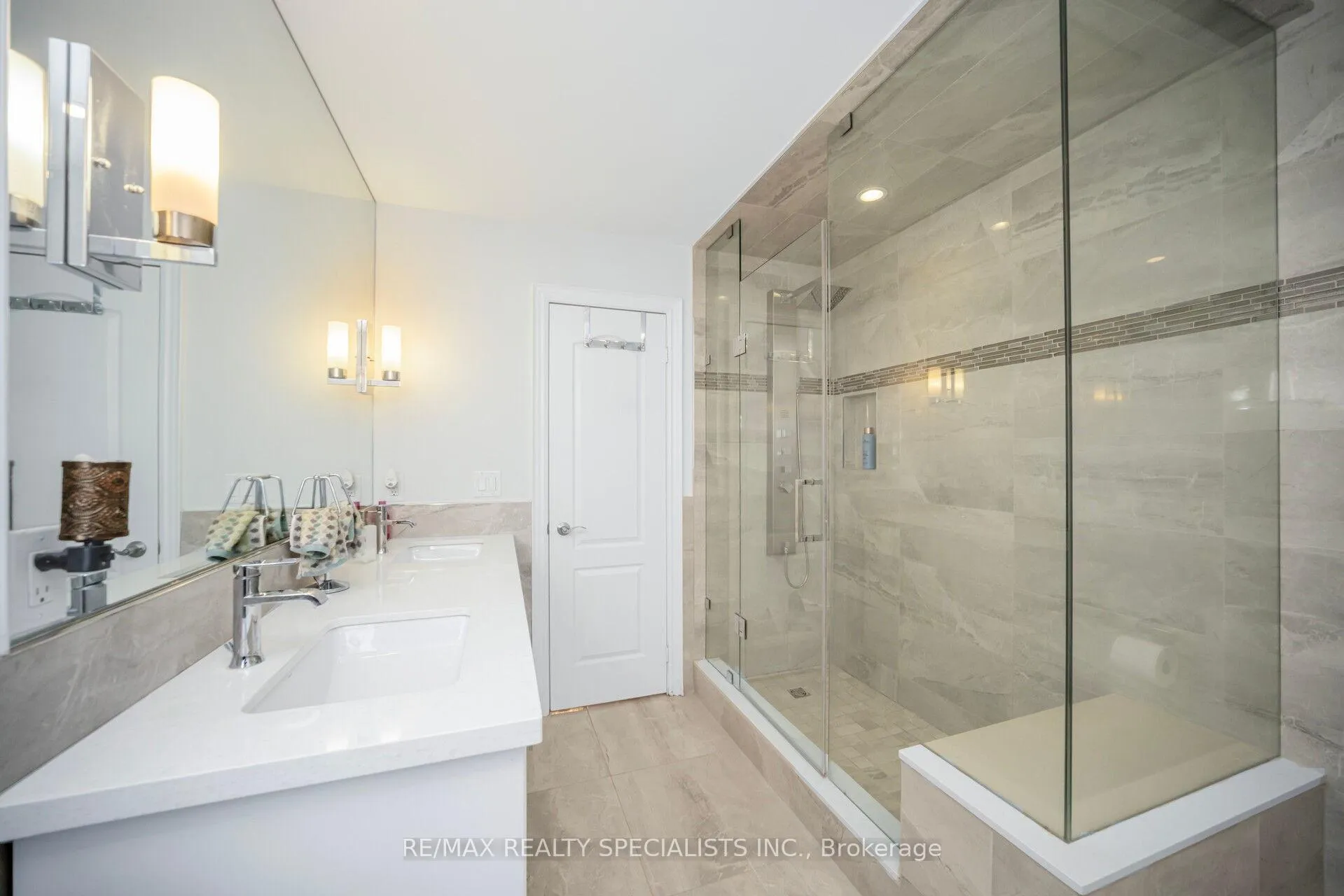 Photo 35 of 44 Dunvegan Crescent, Brampton, Fletcher's Meadow — HOMEH