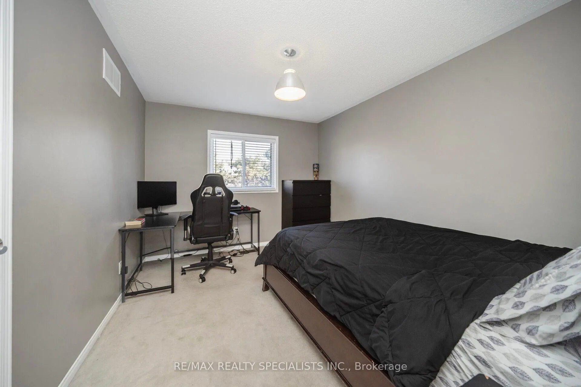 Photo 40 of 44 Dunvegan Crescent, Brampton, Fletcher's Meadow — HOMEH