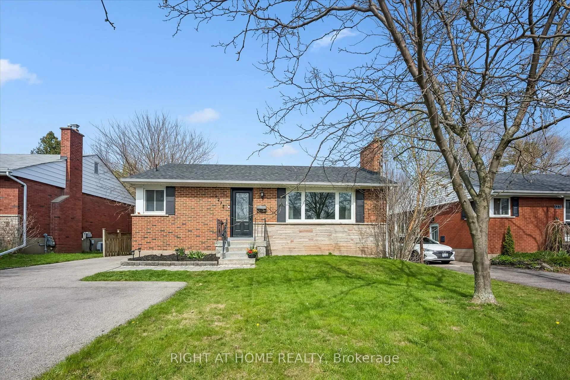 Photo 1 of 1275 Royal Drive, Burlington, Mountainside — HOMEH