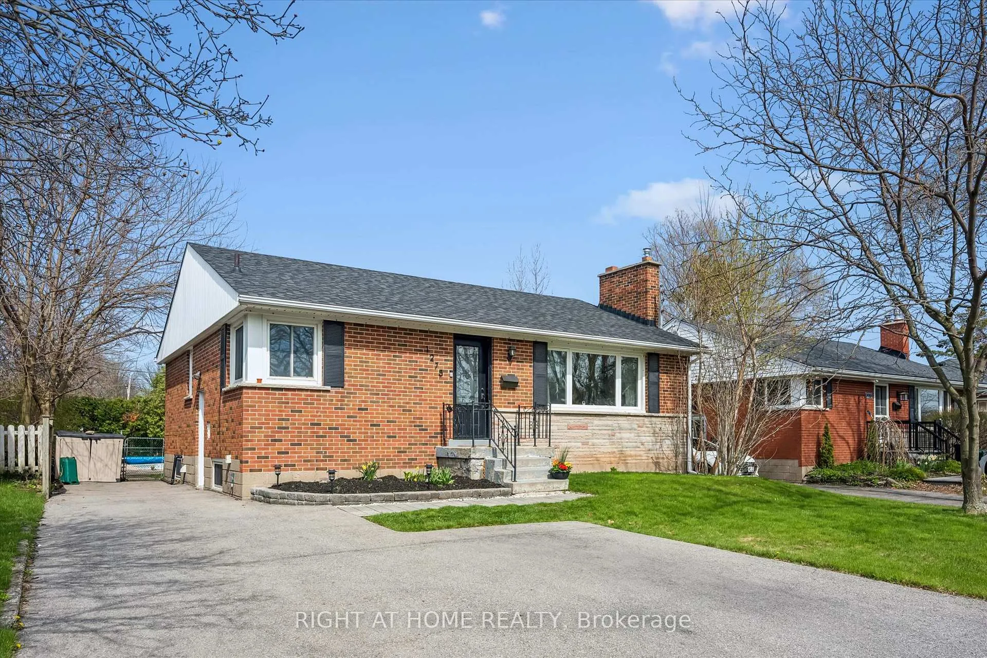 Photo 2 of 1275 Royal Drive, Burlington, Mountainside — HOMEH