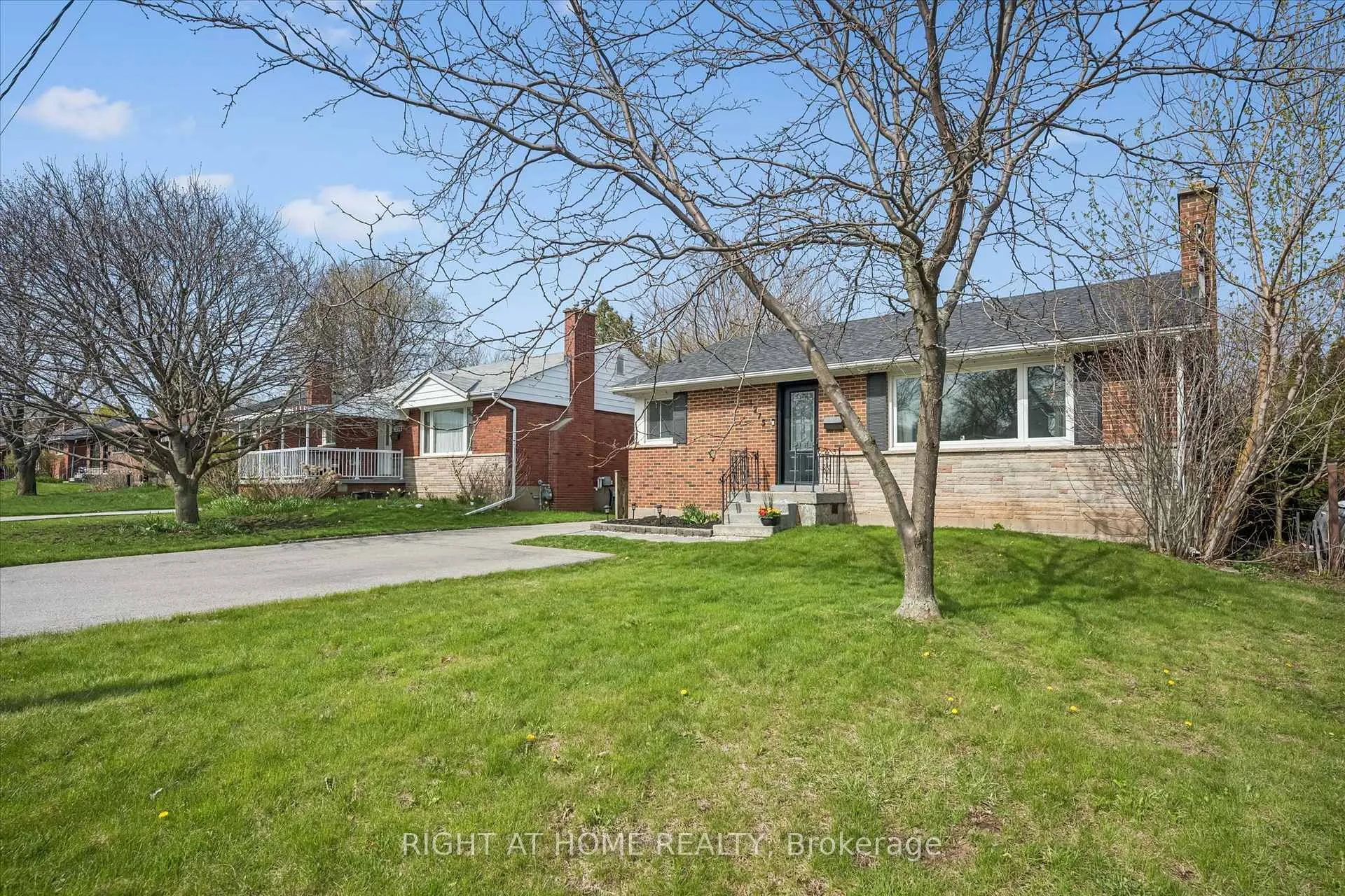 Photo 3 of 1275 Royal Drive, Burlington, Mountainside — HOMEH