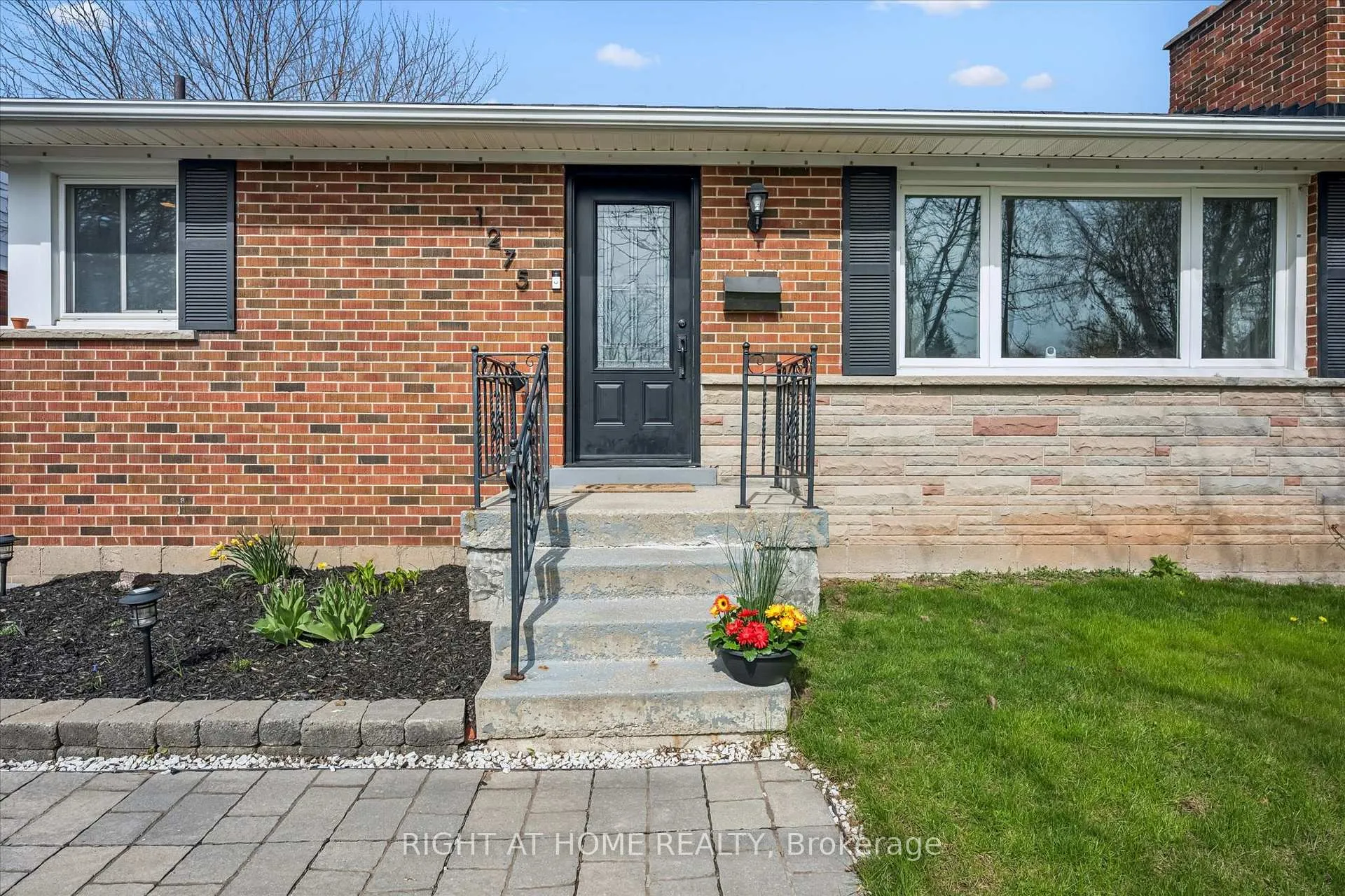 Photo 4 of 1275 Royal Drive, Burlington, Mountainside — HOMEH