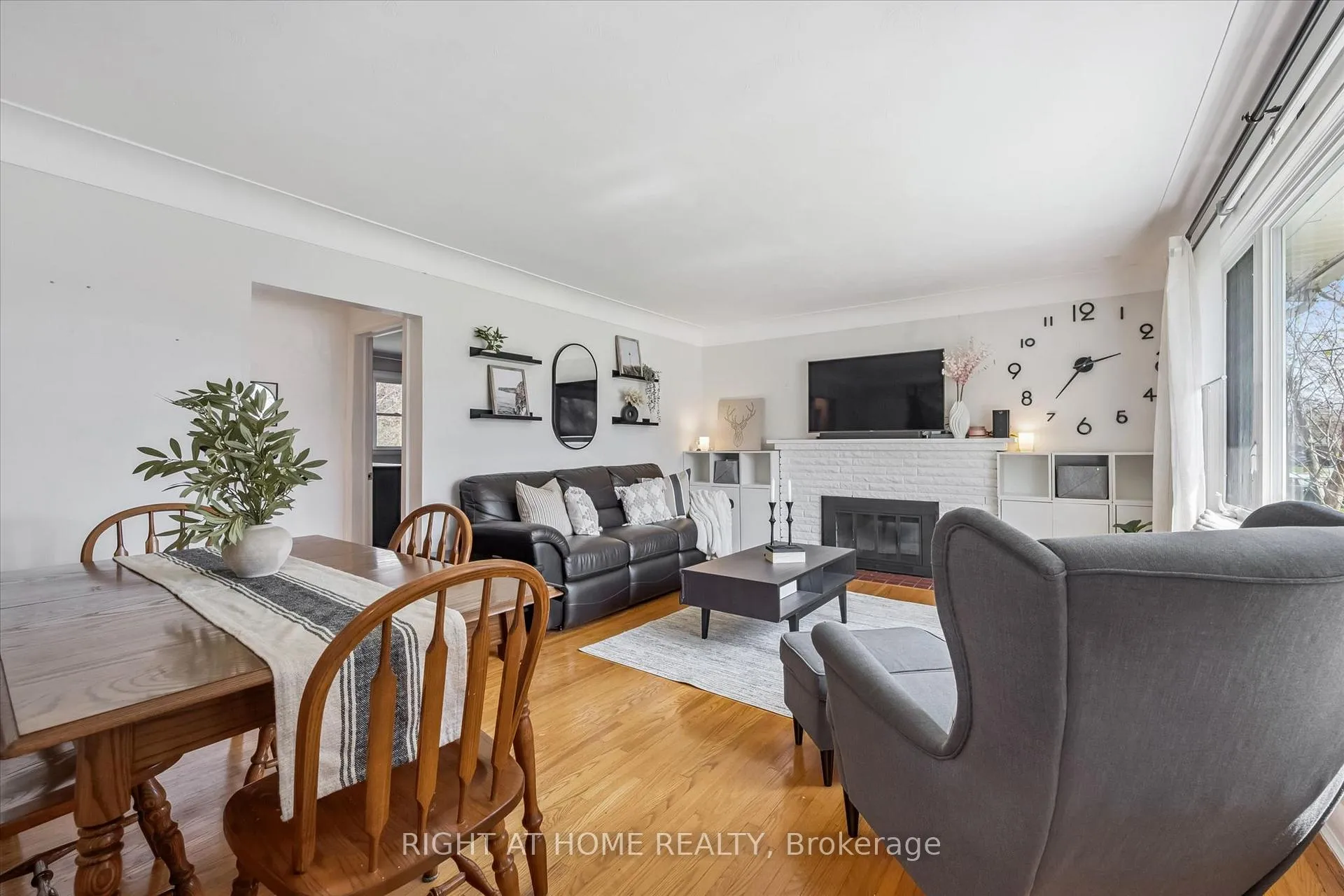 Photo 5 of 1275 Royal Drive, Burlington, Mountainside — HOMEH
