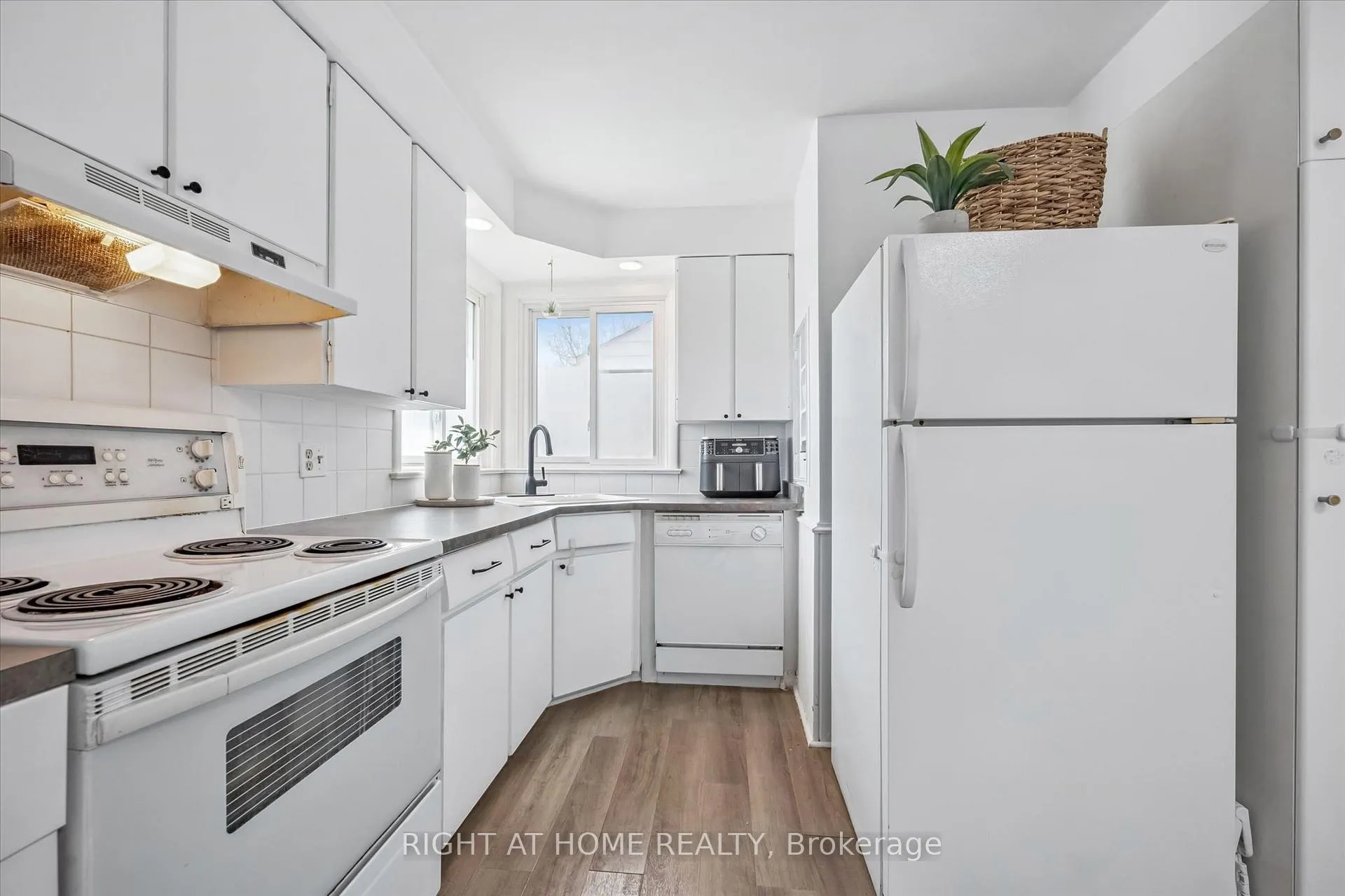Photo 13 of 1275 Royal Drive, Burlington, Mountainside — HOMEH