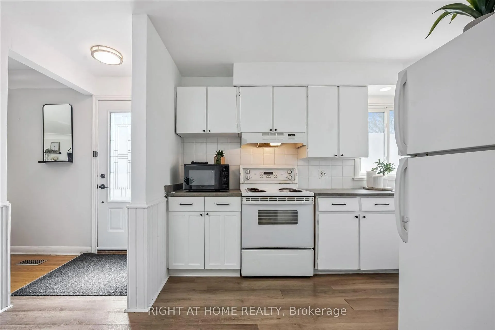 Photo 14 of 1275 Royal Drive, Burlington, Mountainside — HOMEH