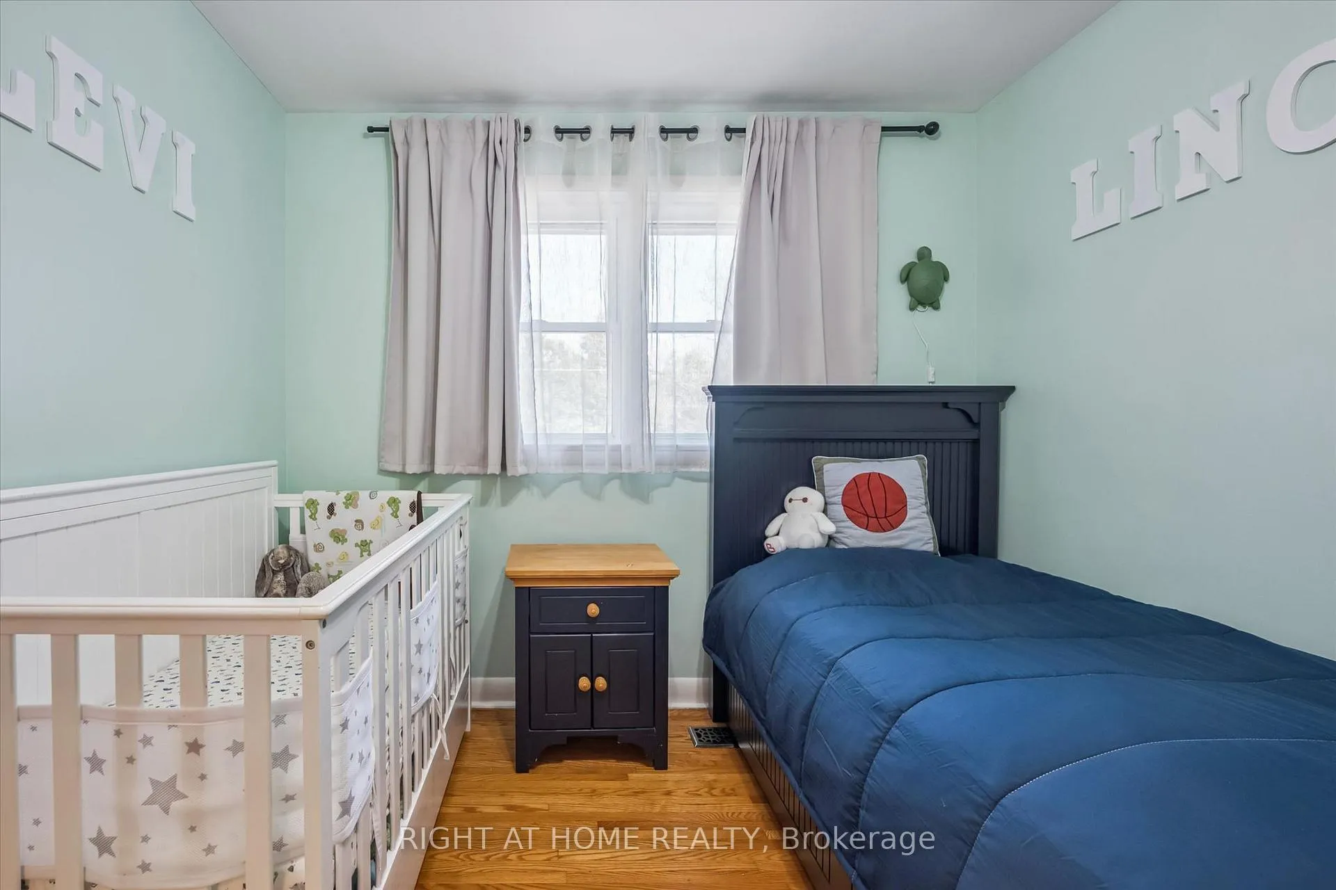 Photo 21 of 1275 Royal Drive, Burlington, Mountainside — HOMEH