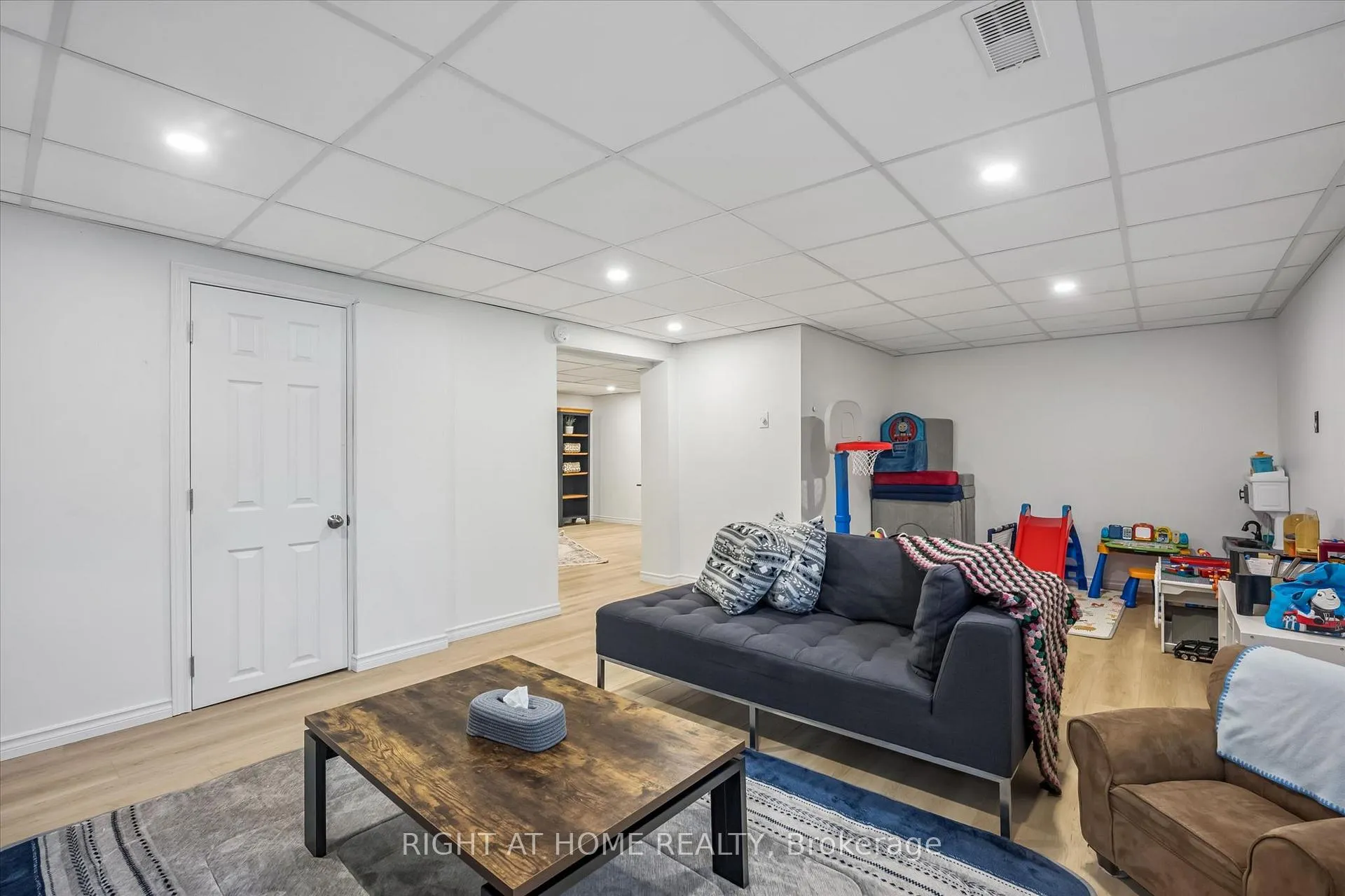 Photo 30 of 1275 Royal Drive, Burlington, Mountainside — HOMEH