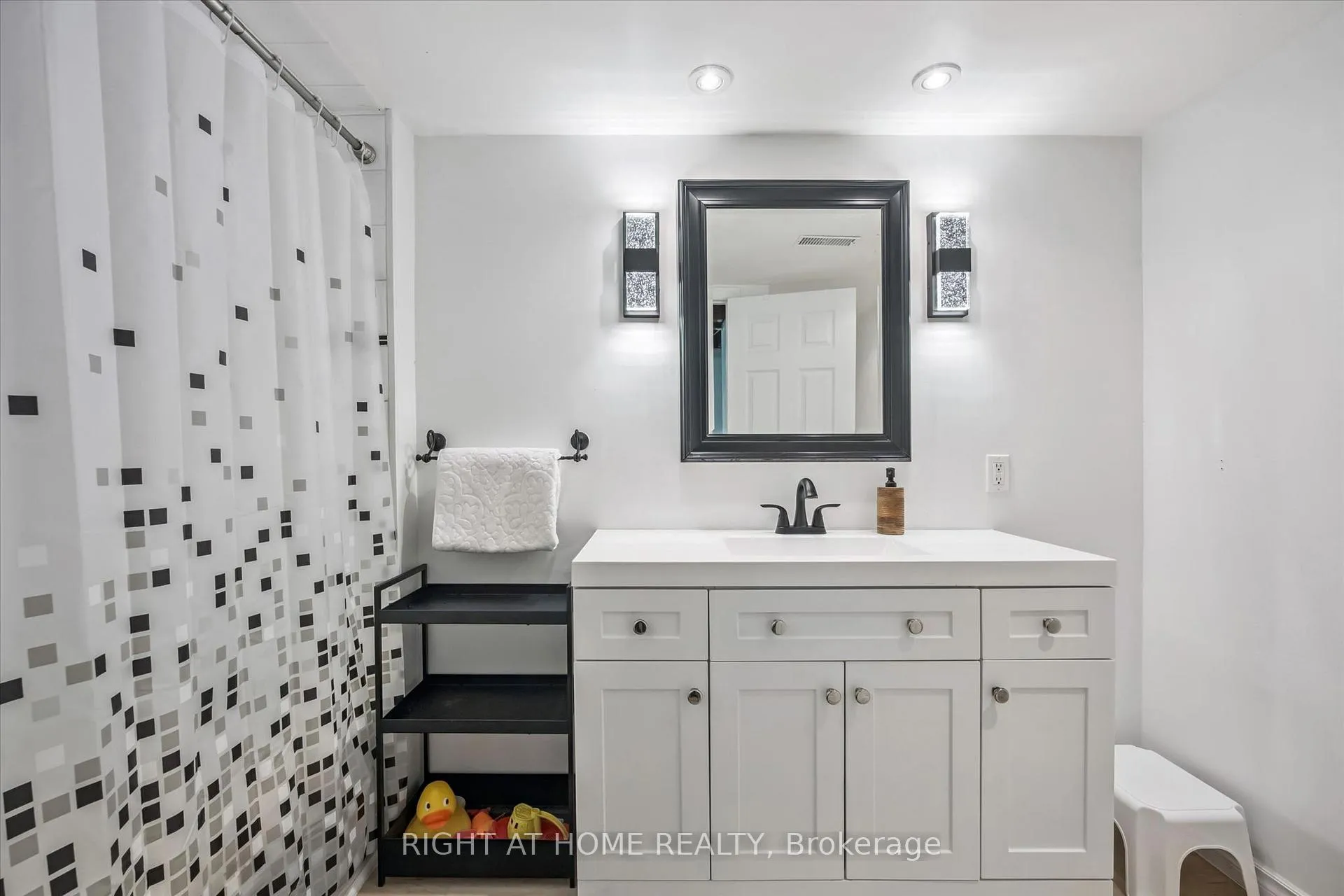 Photo 34 of 1275 Royal Drive, Burlington, Mountainside — HOMEH
