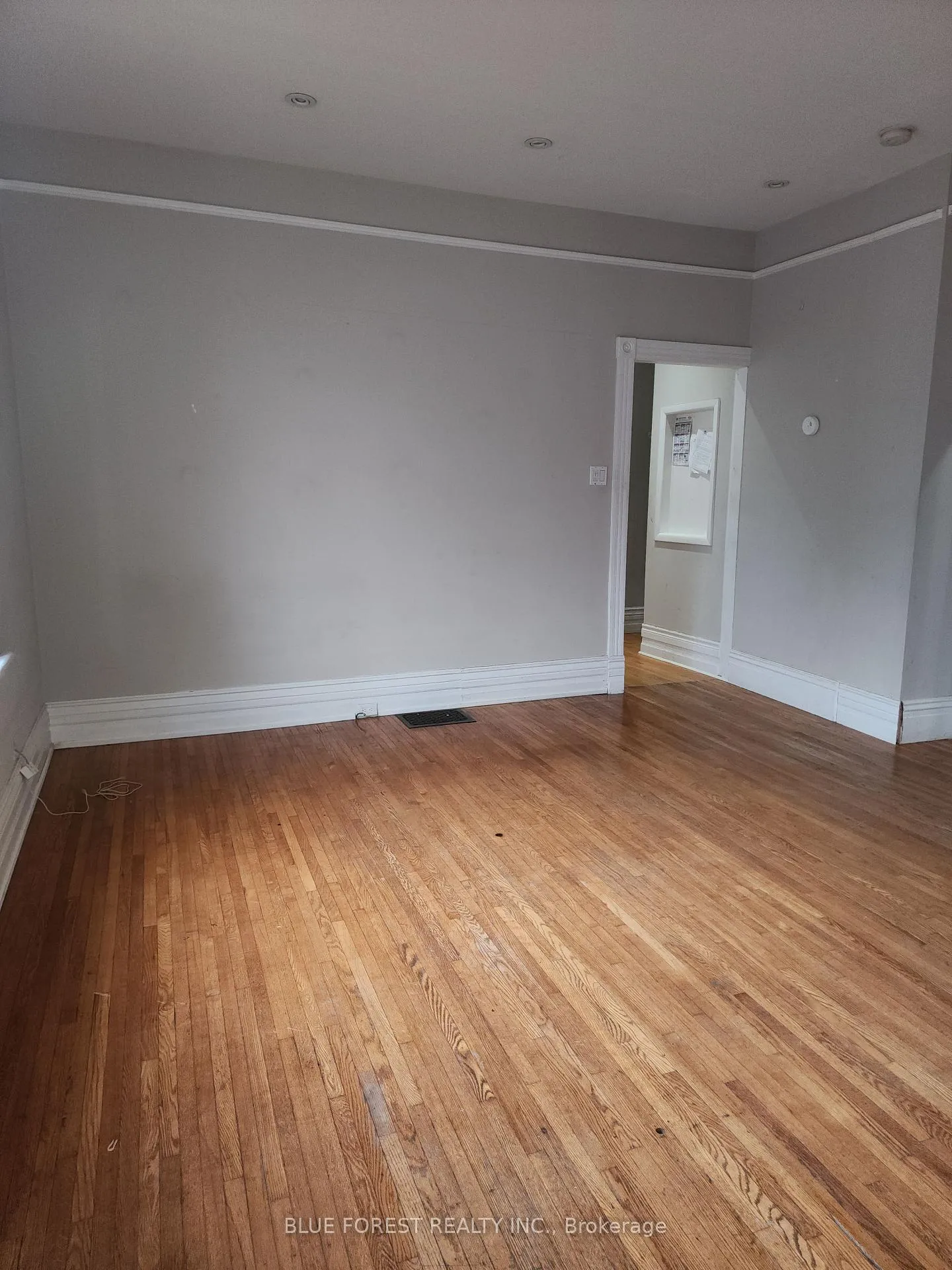 Photo 4 of 865 William Street, London, East B — HOMEH