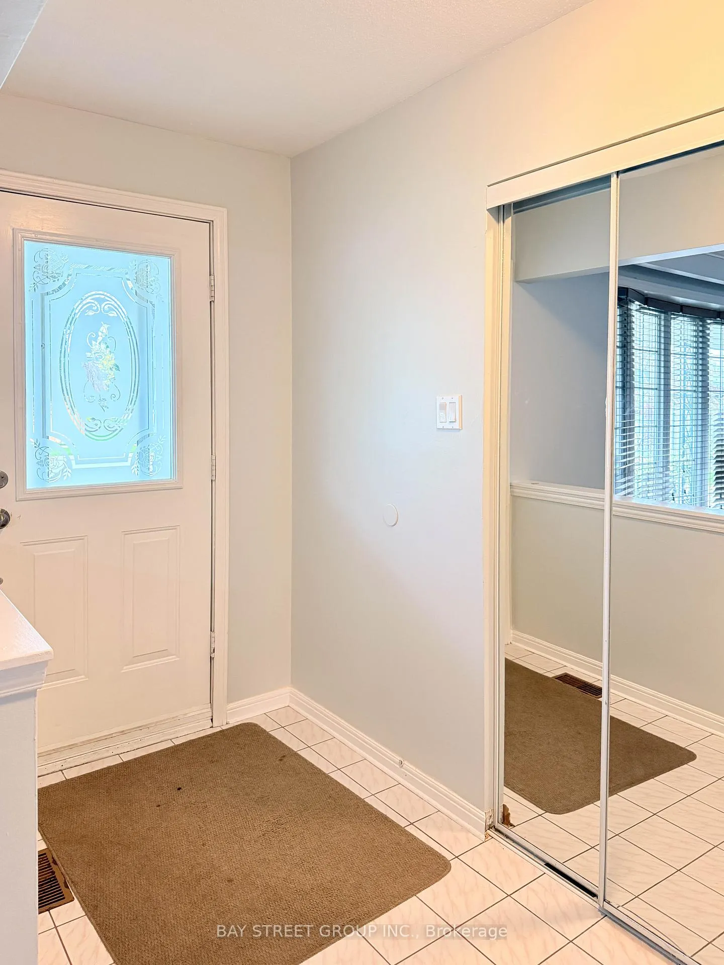 Photo 2 of 526 Chamberlain Road, Burlington, Shoreacres — HOMEH