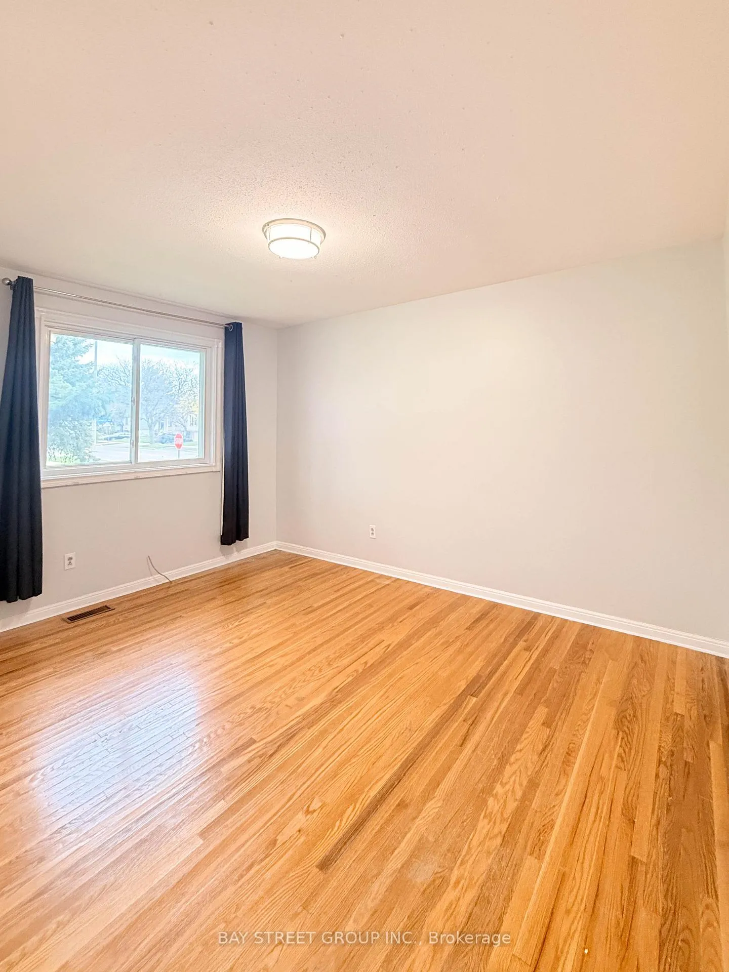 Photo 9 of 526 Chamberlain Road, Burlington, Shoreacres — HOMEH